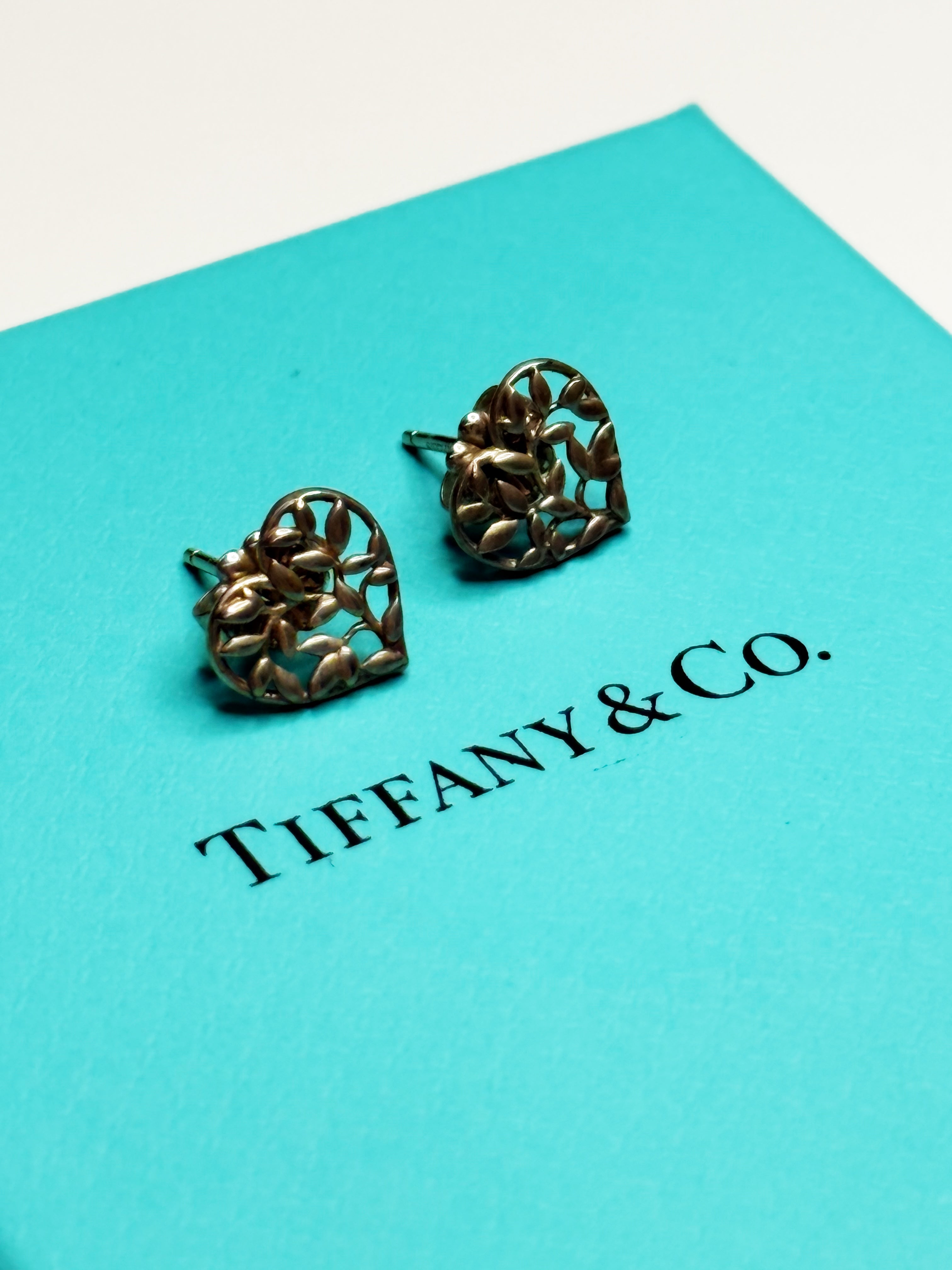 TIFFANY & CO.
Vintage Silver Heart Earrings