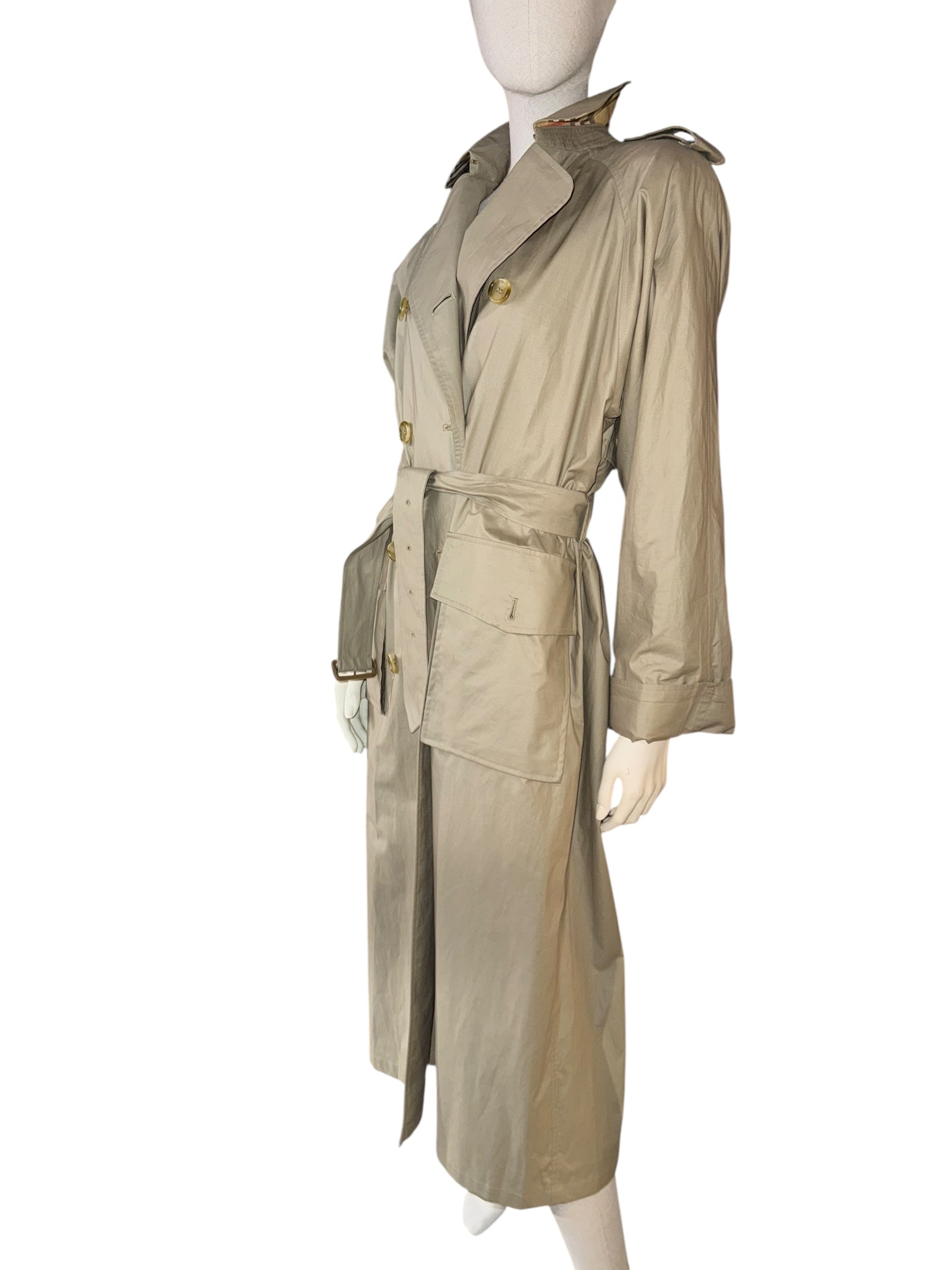 Burberry’s Vintage Trench Coat - M