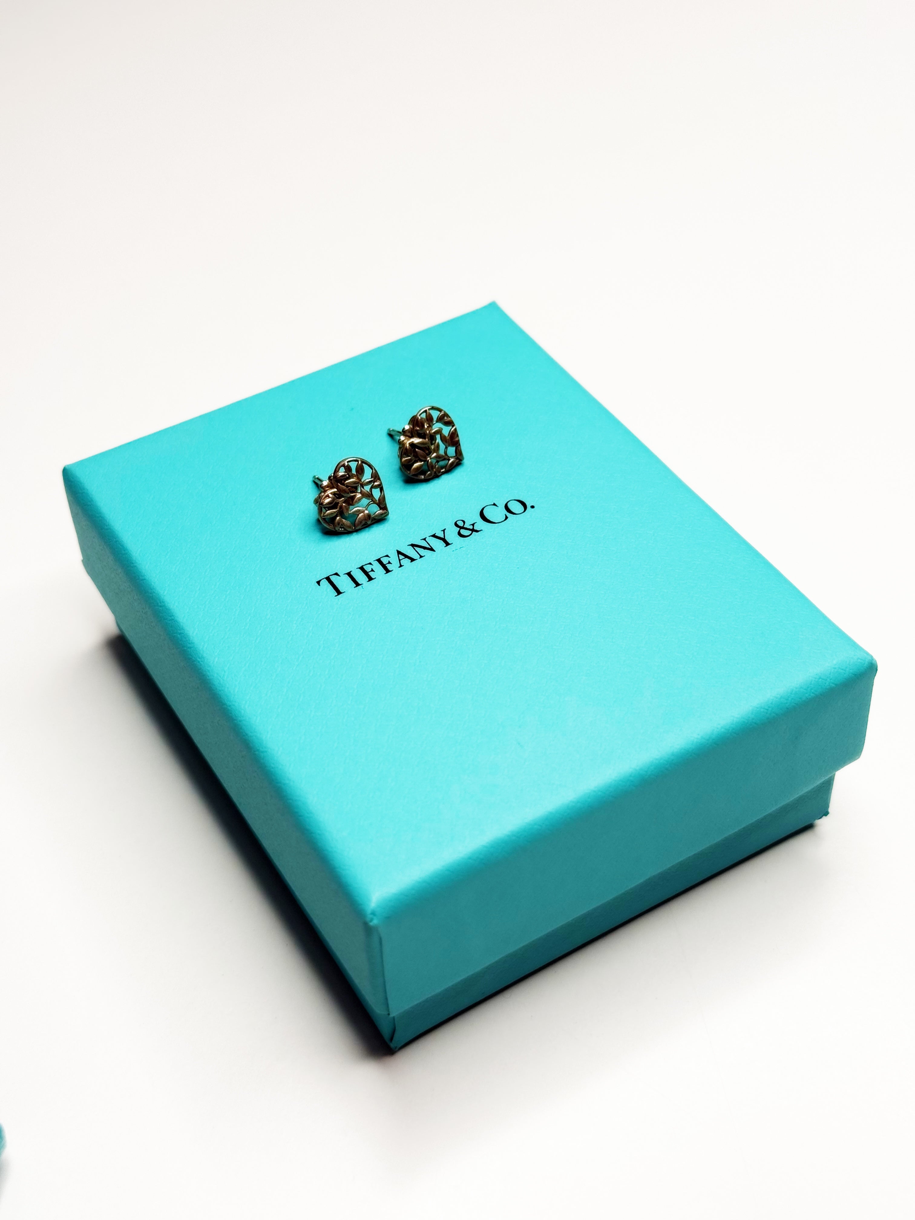 TIFFANY & CO.
Vintage Silver Heart Earrings