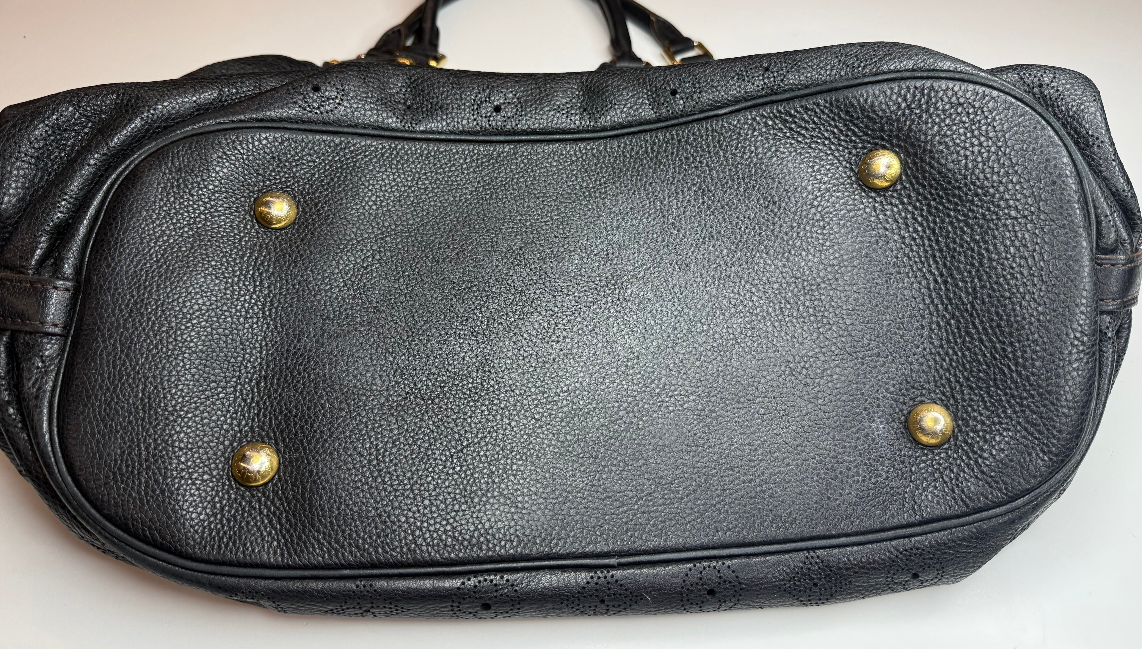 Louis Vuitton Mahina L Hobo Bag in Black Leather