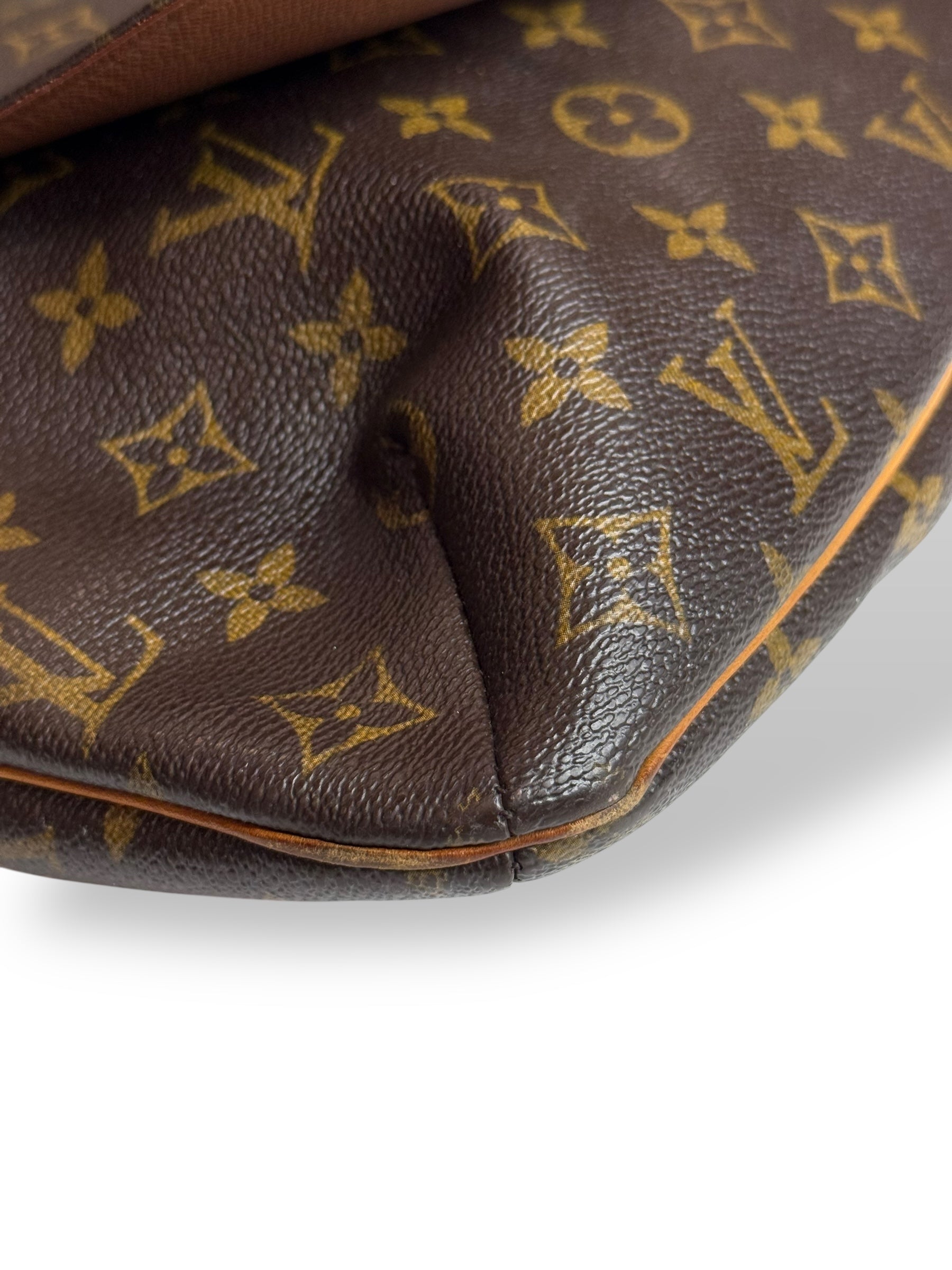 Louis Vuitton
Musette Tango leather handbag