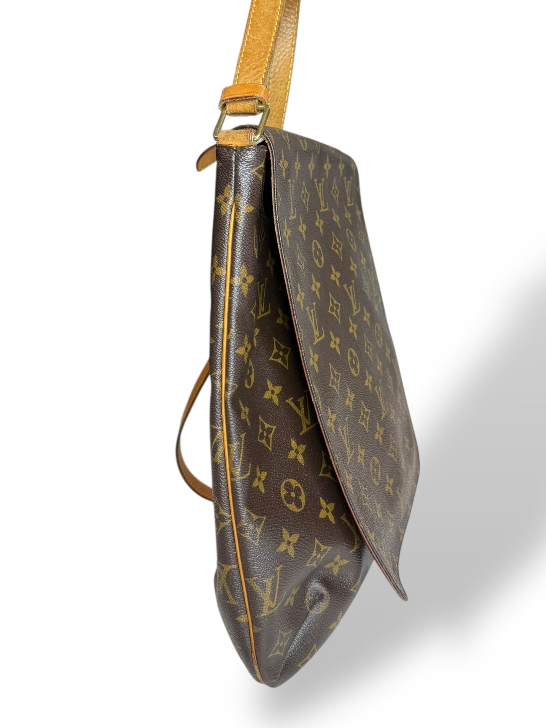 Louis Vuitton
Musette Tango leather handbag