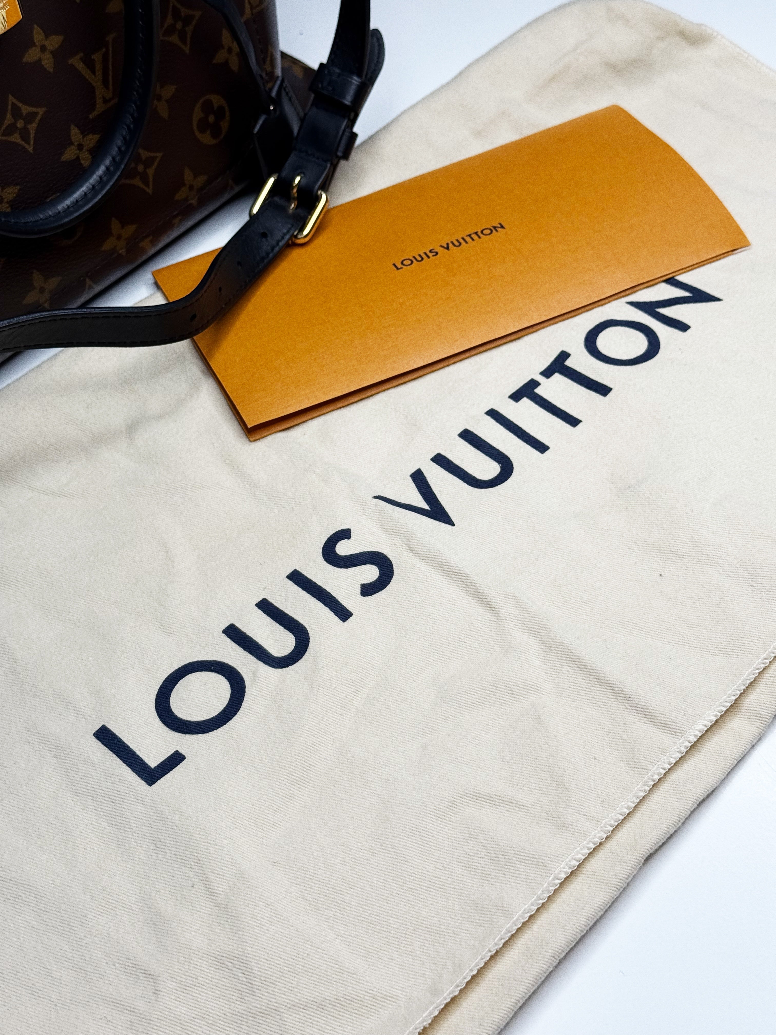 LOUIS VUITTON 
Monogram Flower Tote Black