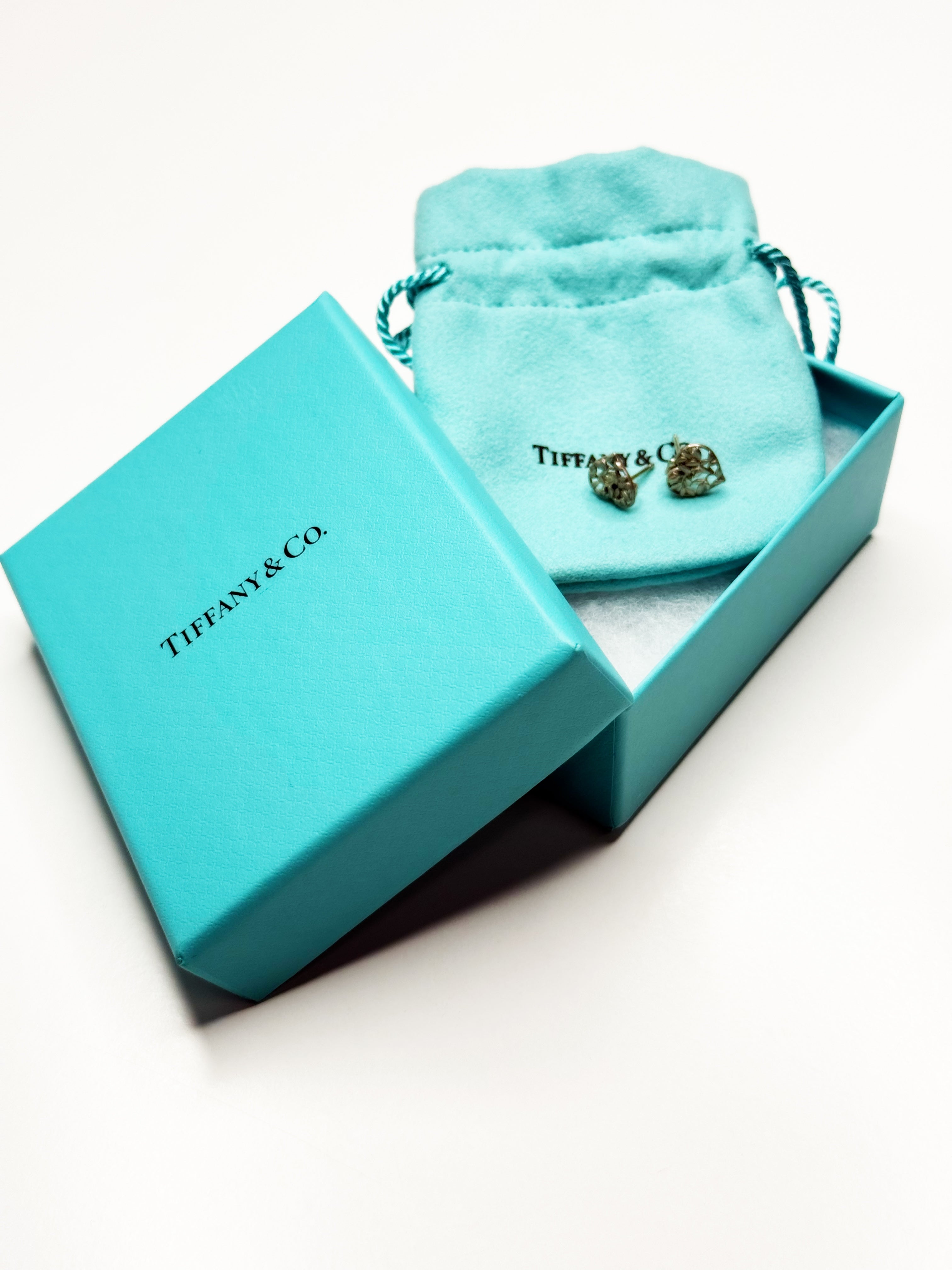 TIFFANY & CO.
Vintage Silver Heart Earrings