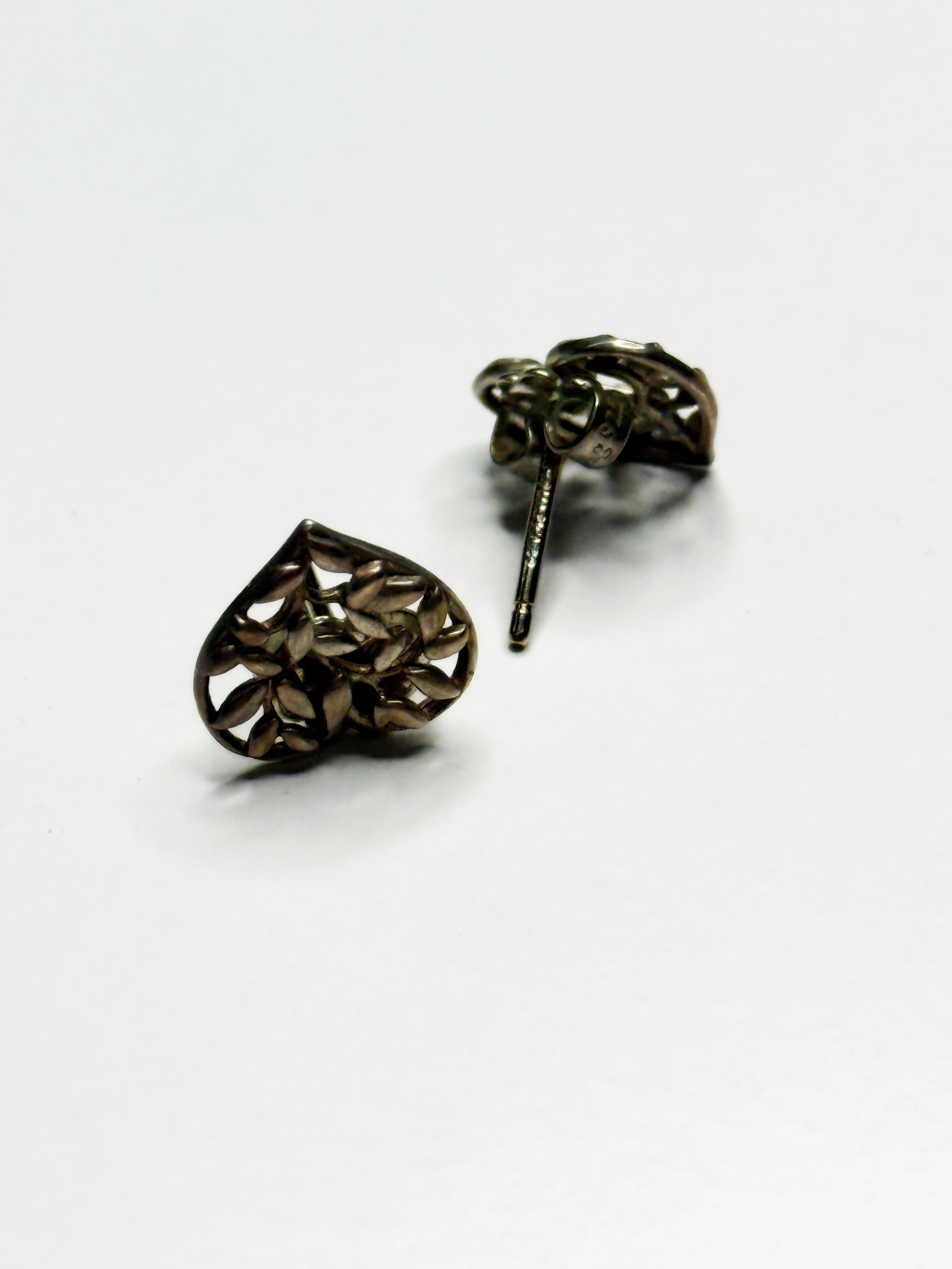 TIFFANY & CO.
Vintage Silver Heart Earrings