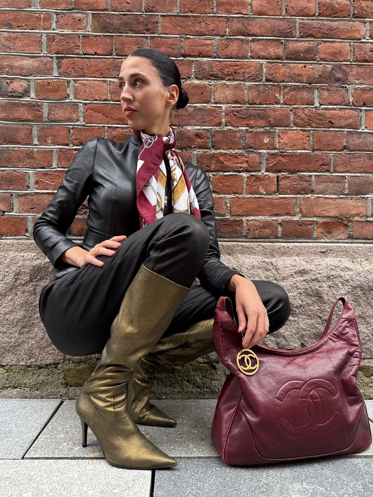 HERMÈS “CLIQUETIS” VINTAGE SILK SCARF – BORDEAUX