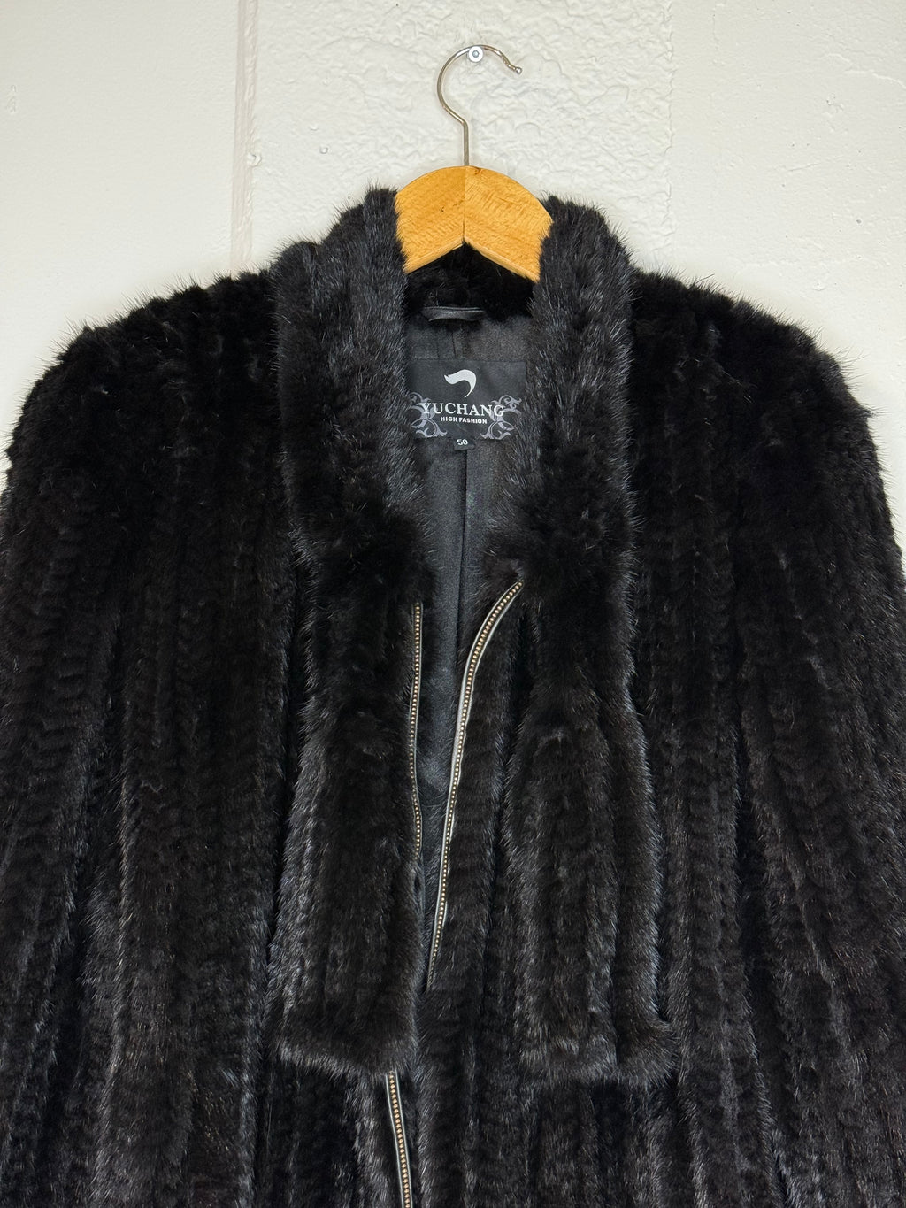 Yuchang High Fashion Black Fur Jacket - M