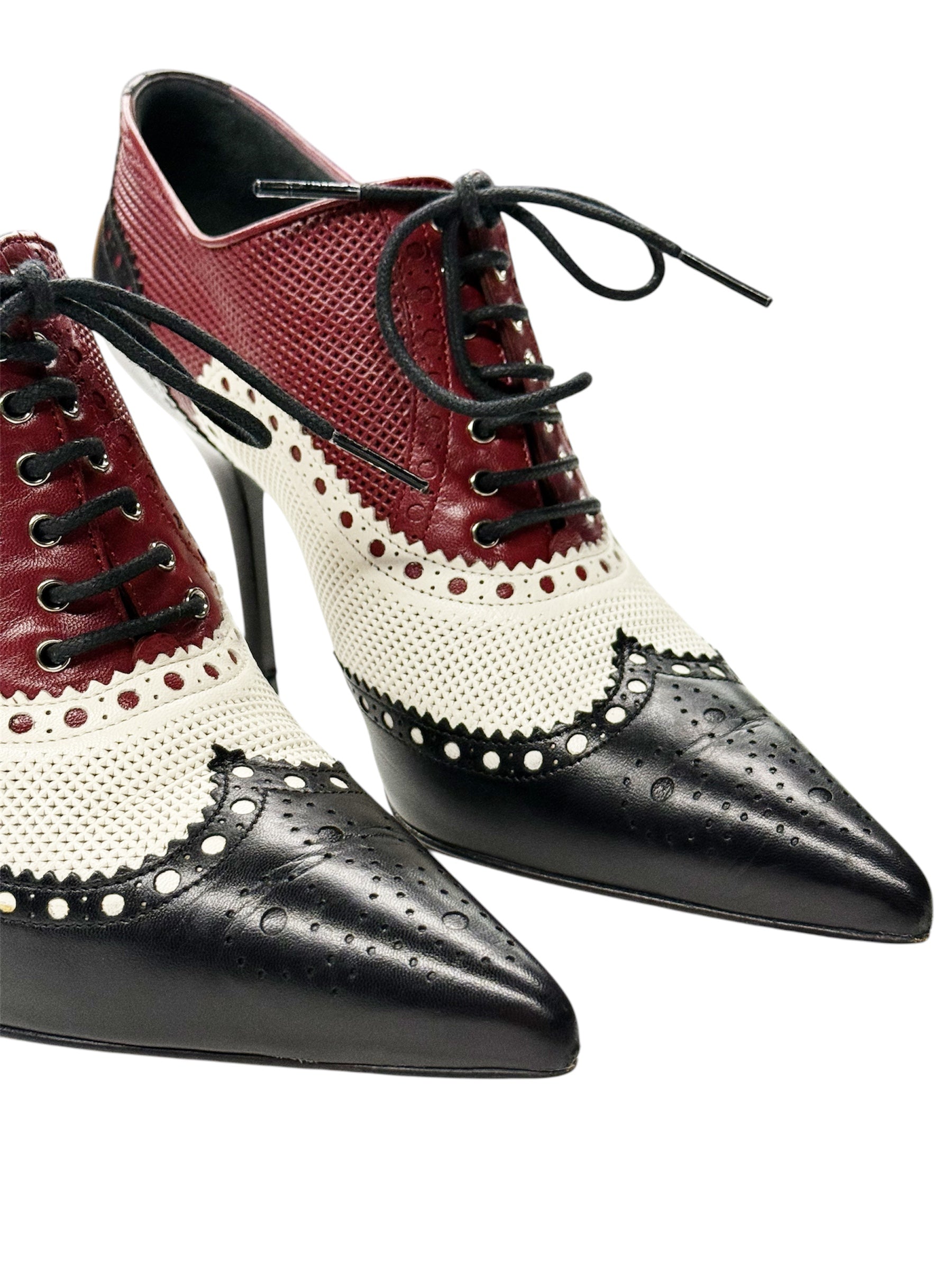 GUCCI Lace-Up Oxford Heels