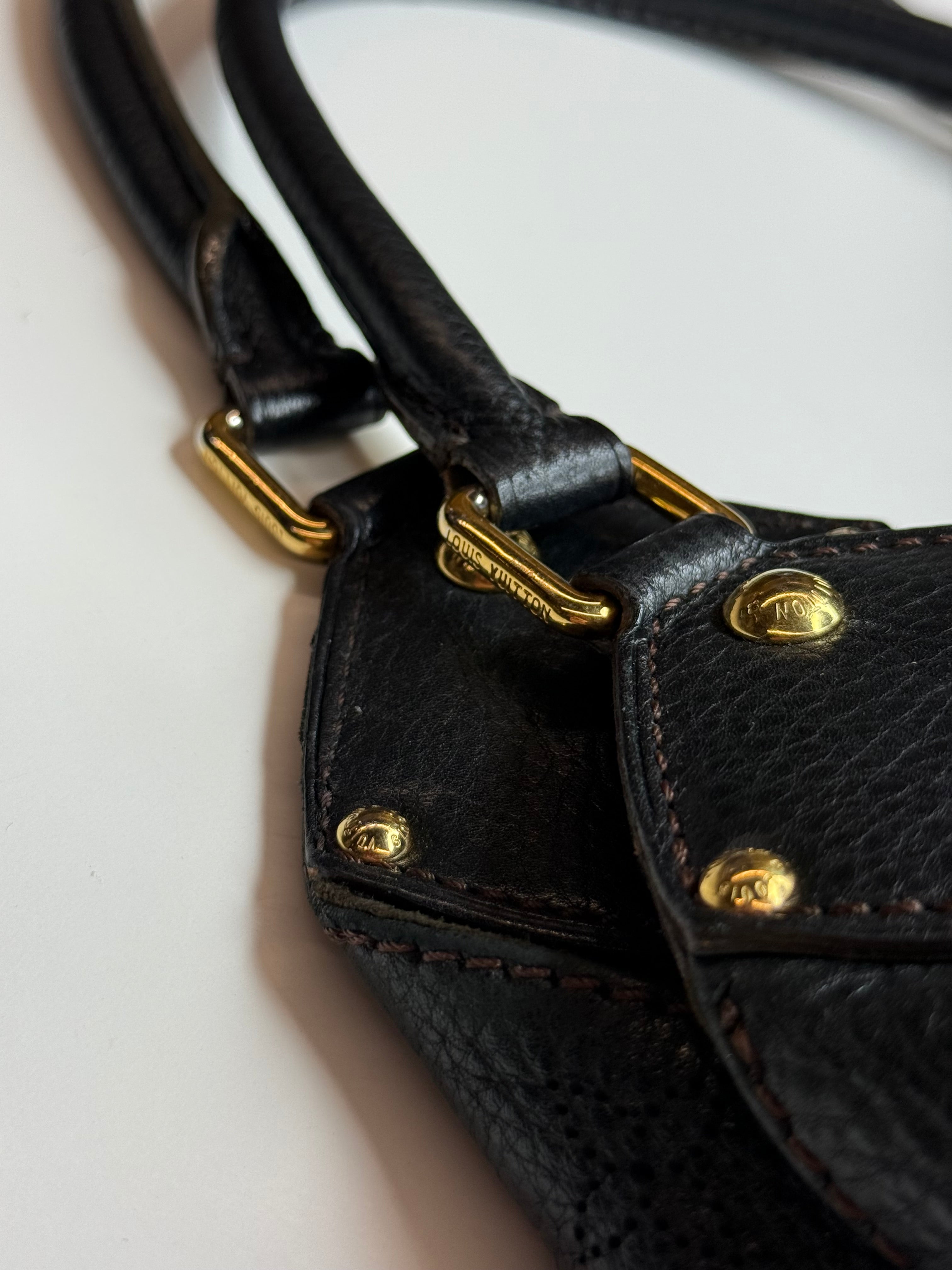 Louis Vuitton Mahina L Hobo Bag in Black Leather