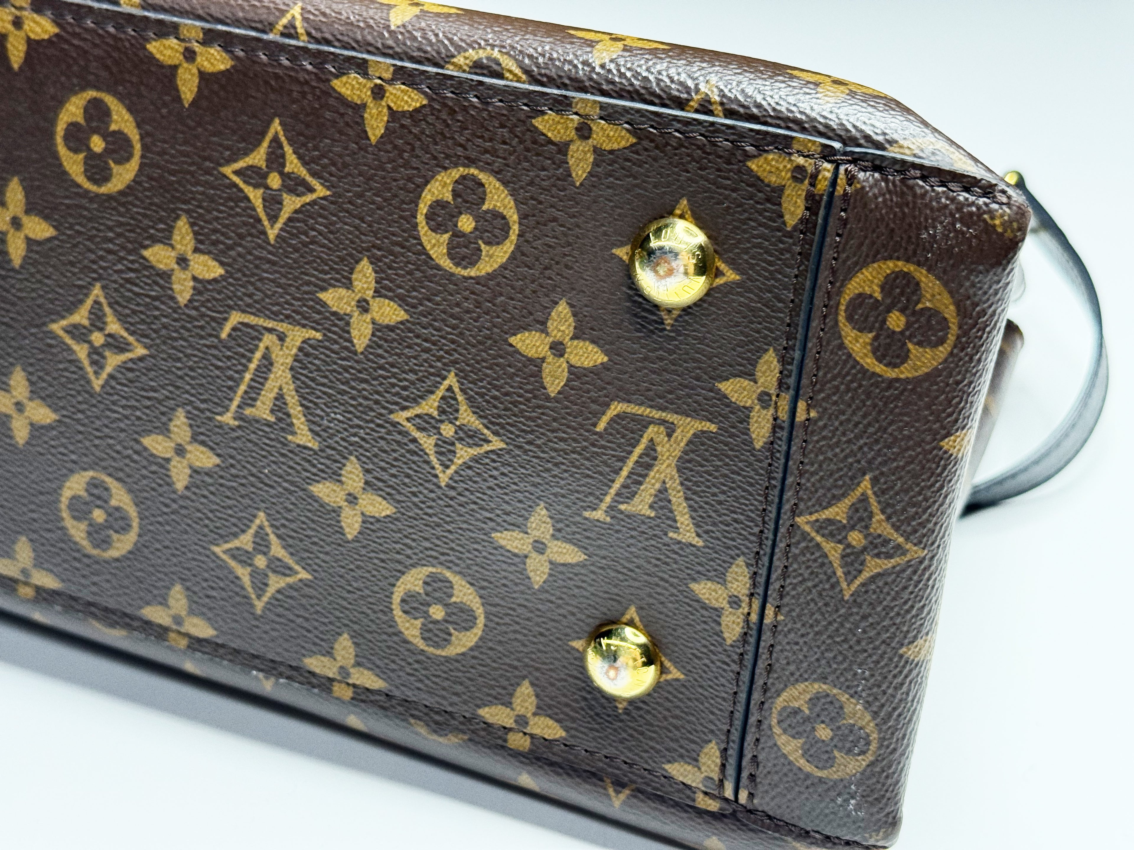 LOUIS VUITTON 
Monogram Flower Tote Black