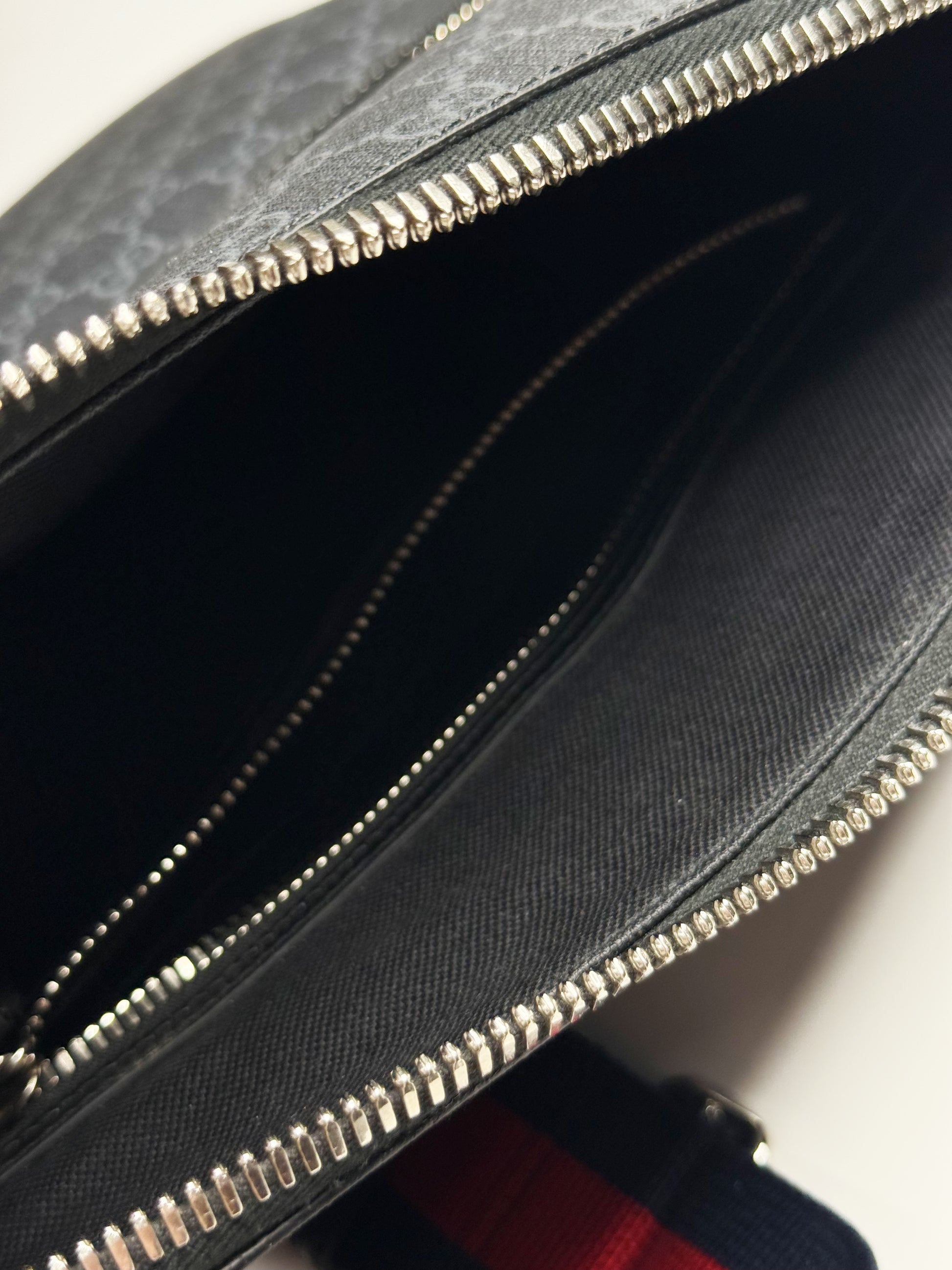 Gucci GG Black Medium Messenger Bag