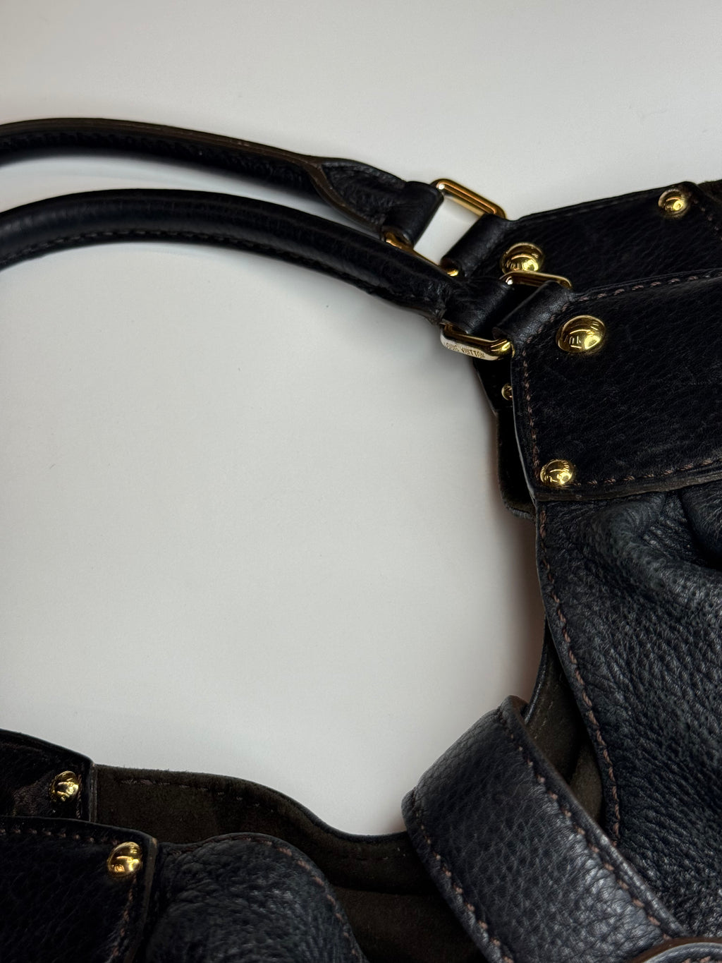 Louis Vuitton Mahina L Hobo Bag in Black Leather