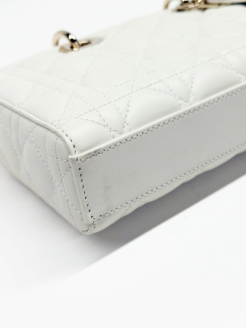 Christian Dior Lady Dior Medium – White Cannage Lambskin, Gold Hardware