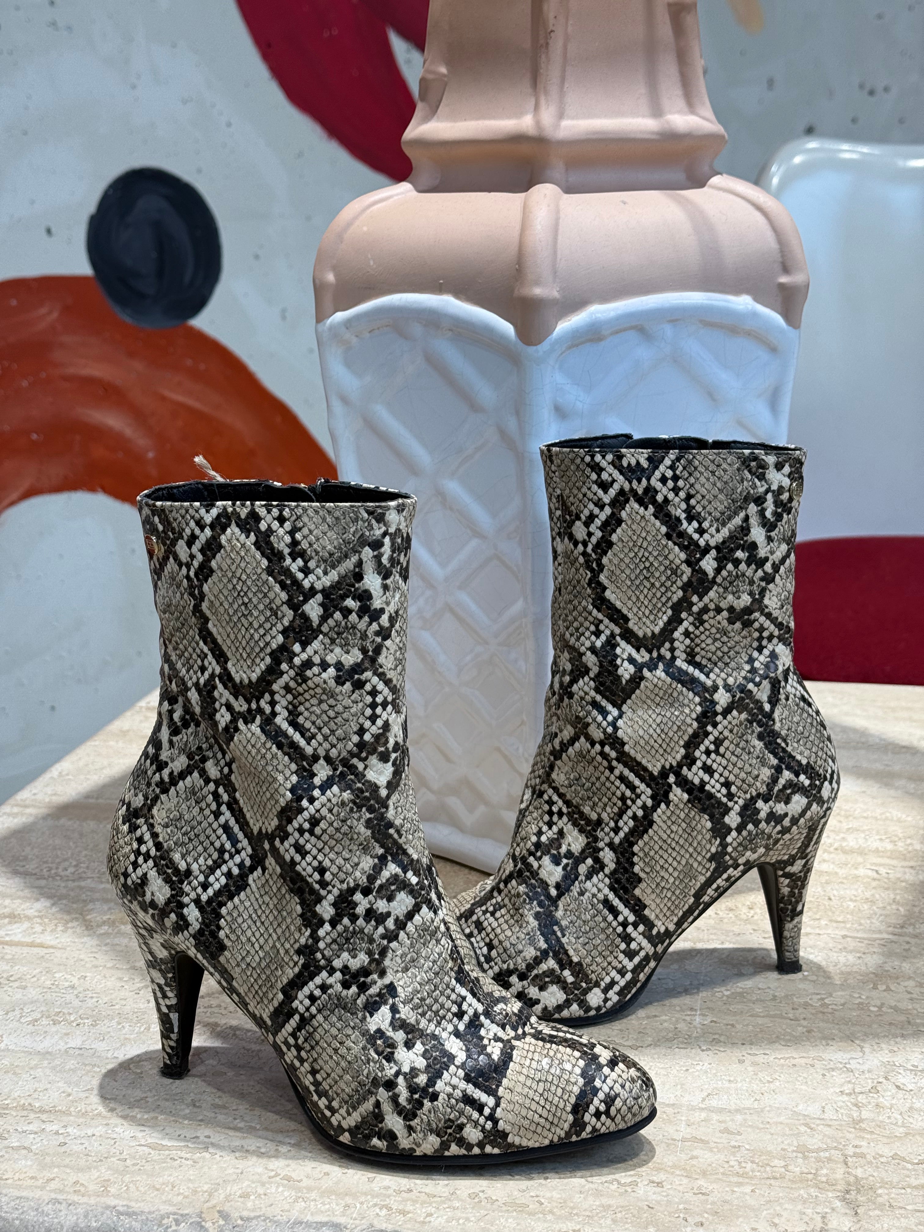 Tommy Hilfiger Snake-Print Ankle Boots