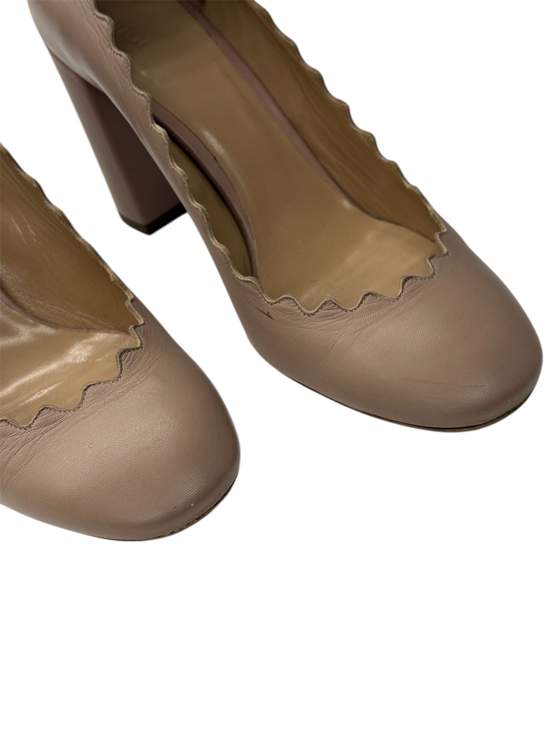 Chloé Scalloped Leather Pumps