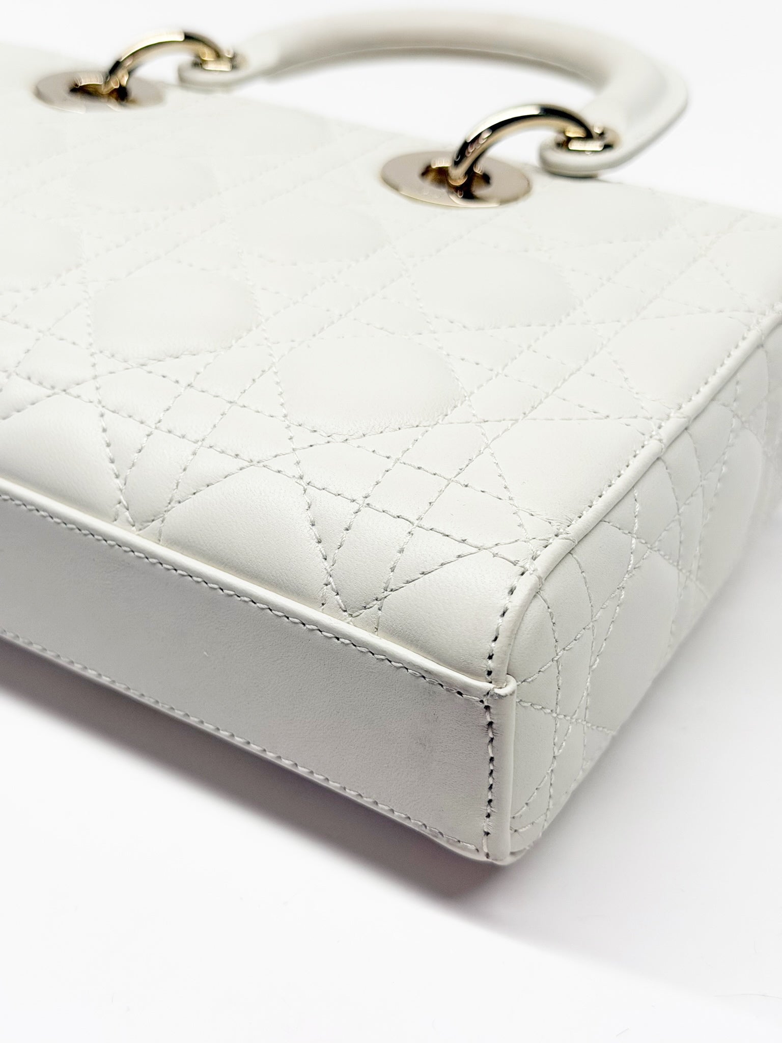 Christian Dior Lady Dior Medium – White Cannage Lambskin, Gold Hardware