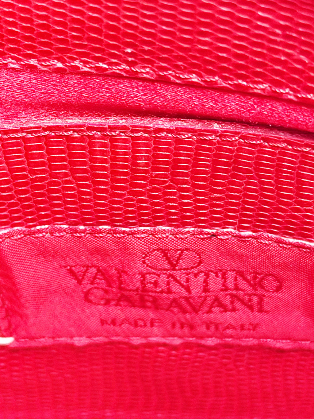 VALENTINO GARAVANI RED LIZARD EMBOSSED SHOULDER BAG GOLD V LOGO