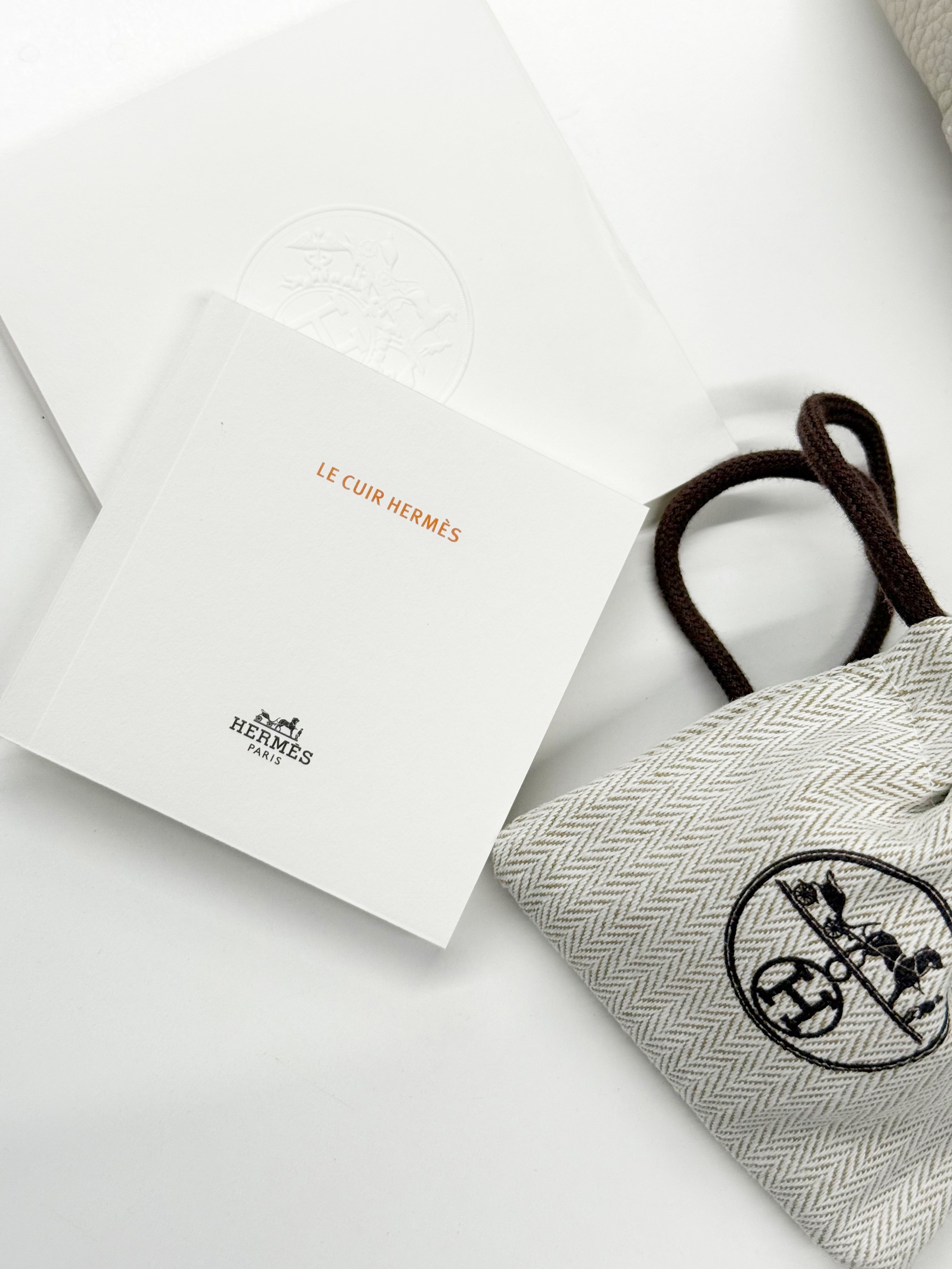 Hermès Picotin Lock PM Bag in White Clemence Leather (Full Set, New Condition)