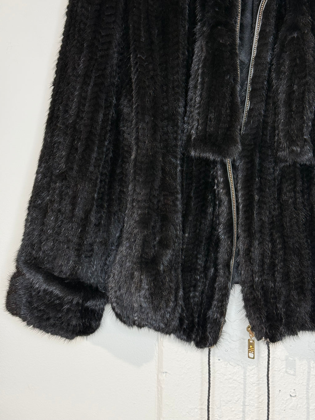 Yuchang High Fashion Black Fur Jacket - M