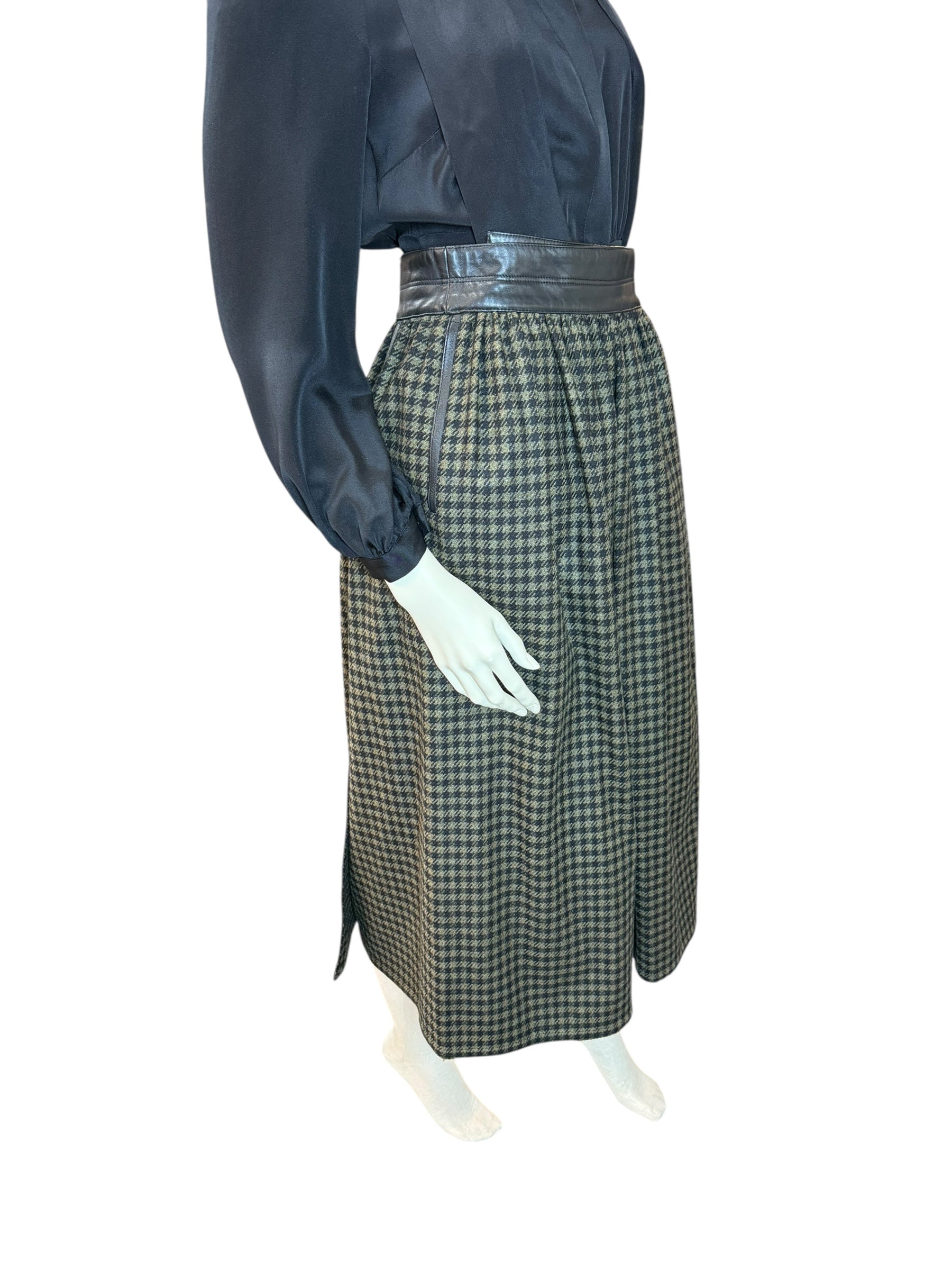 ESCADA VINTAGE WOOL-CASHMERE SET – JACKET & SKIRT – MADE IN WESTERN GERMANY – SIZE 38/40