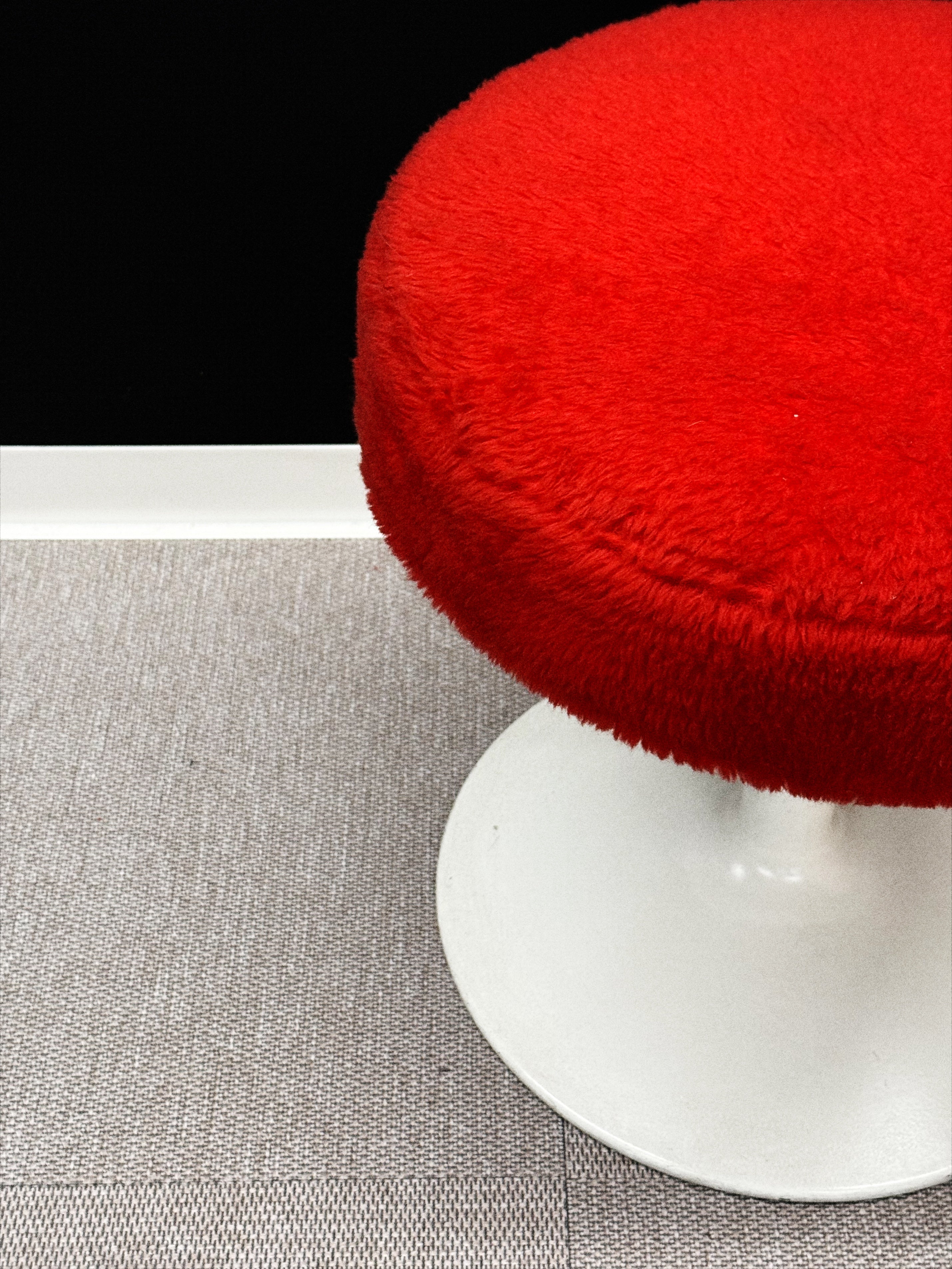 Vintage Space Age Stool – Red Faux Fur & White Tulip Base, 1970s