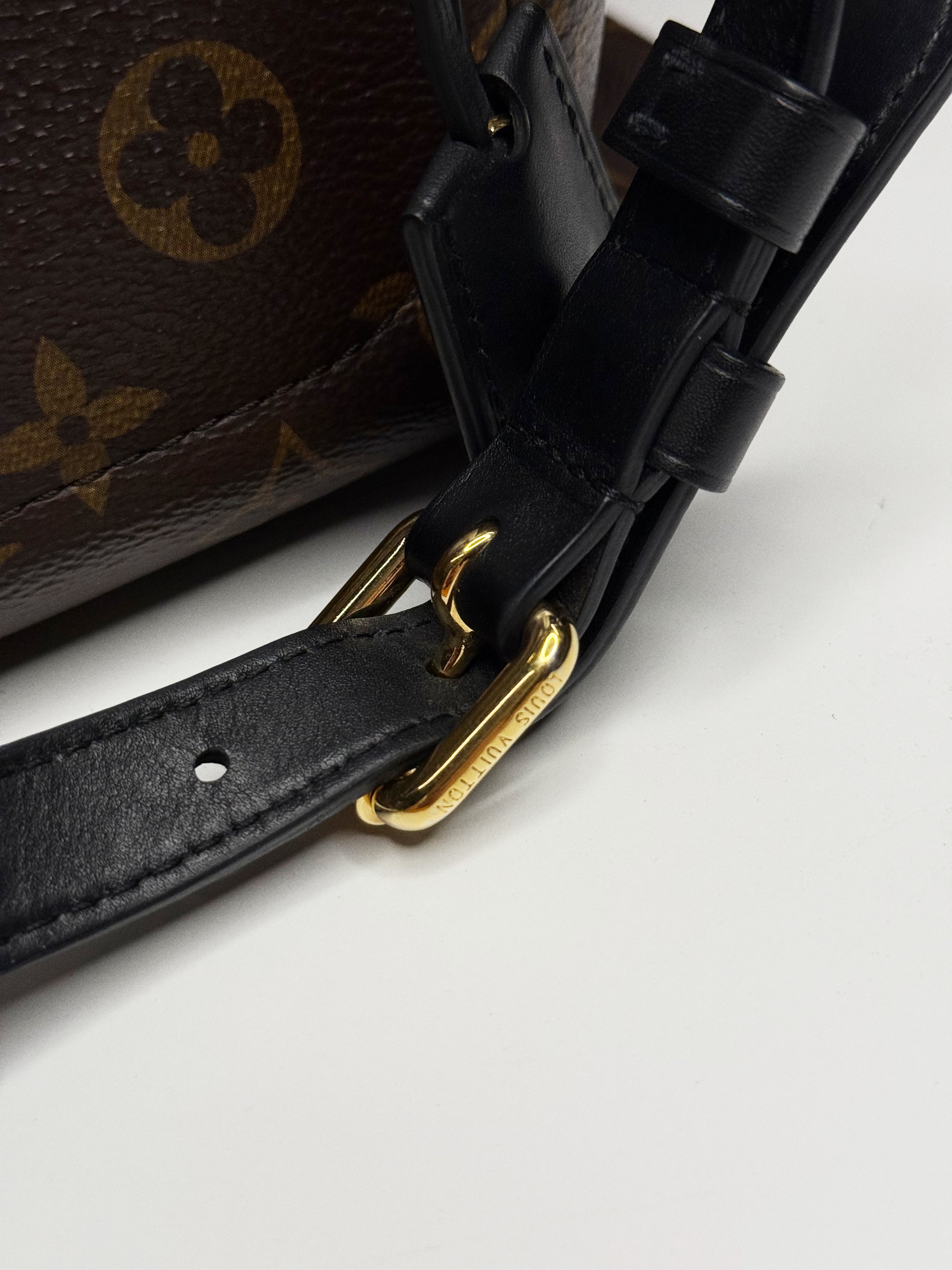 LOUIS VUITTON 
Monogram Flower Tote Black