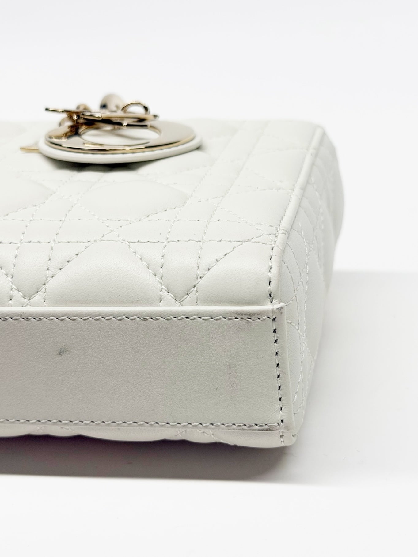 Christian Dior Lady Dior Medium – White Cannage Lambskin, Gold Hardware