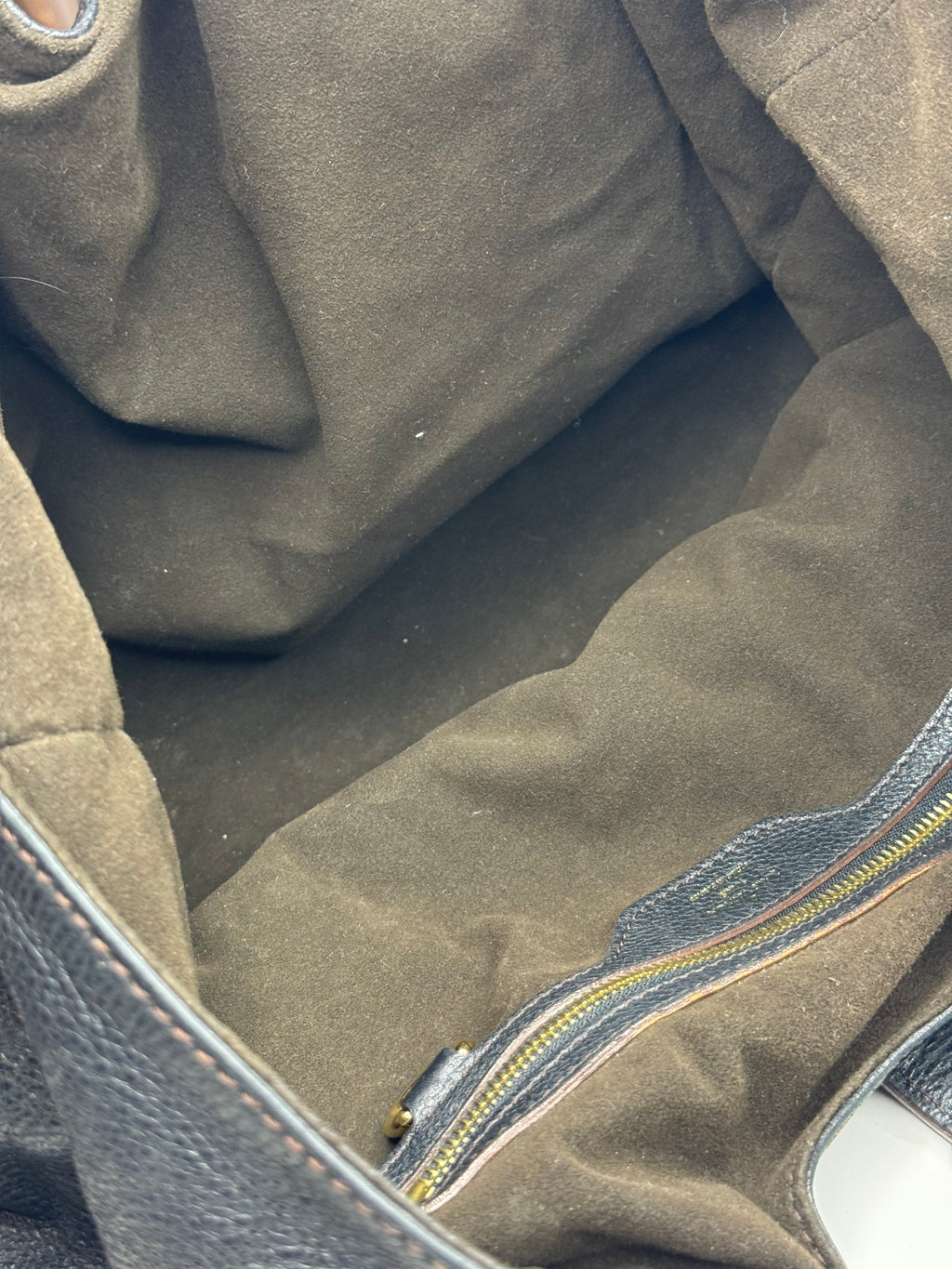 Louis Vuitton Mahina L Hobo Bag in Black Leather