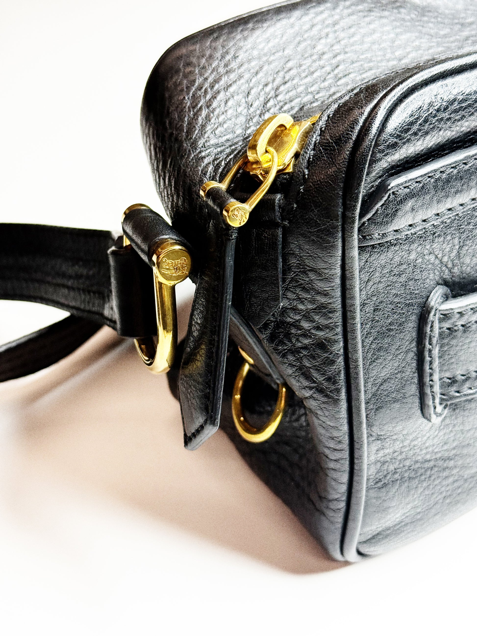 BURBERRY BLACK LEATHER BELT BAG