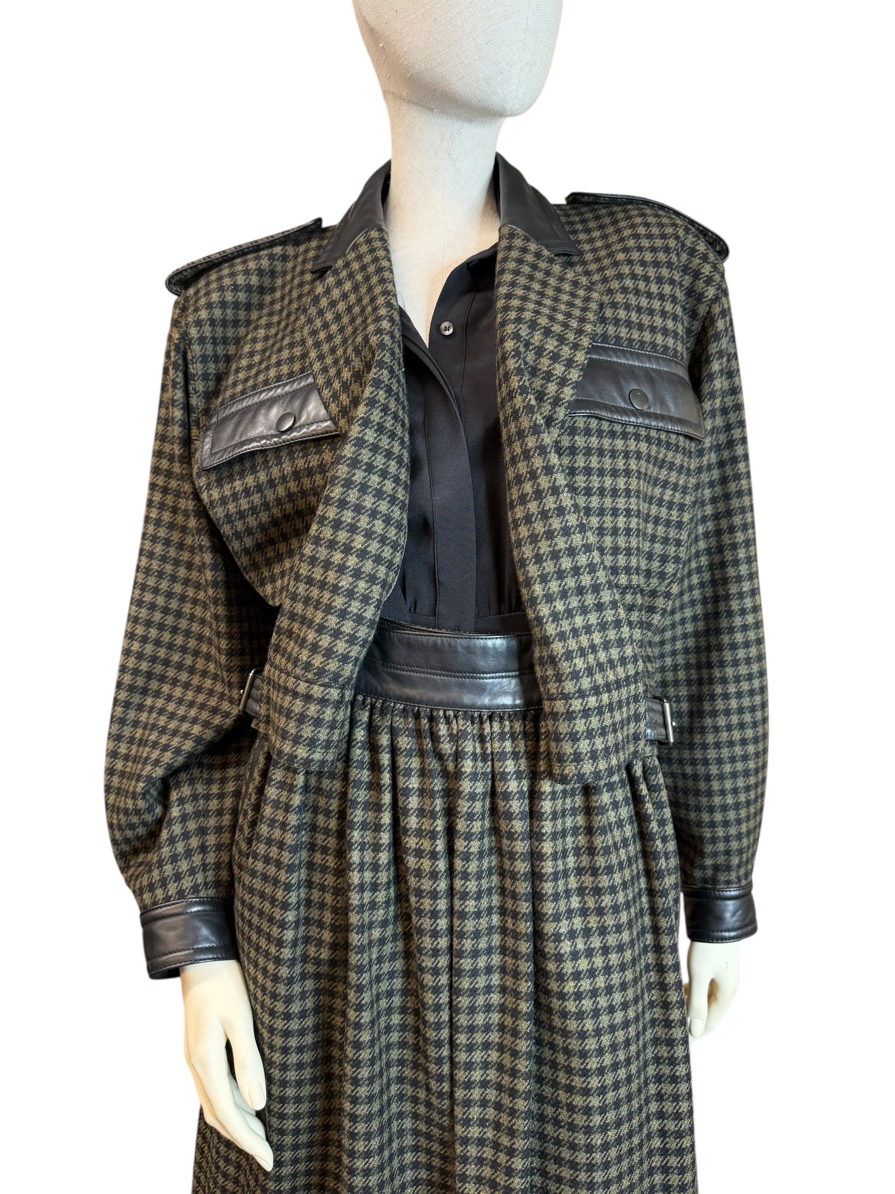 ESCADA VINTAGE WOOL-CASHMERE SET – JACKET & SKIRT – MADE IN WESTERN GERMANY – SIZE 38/40