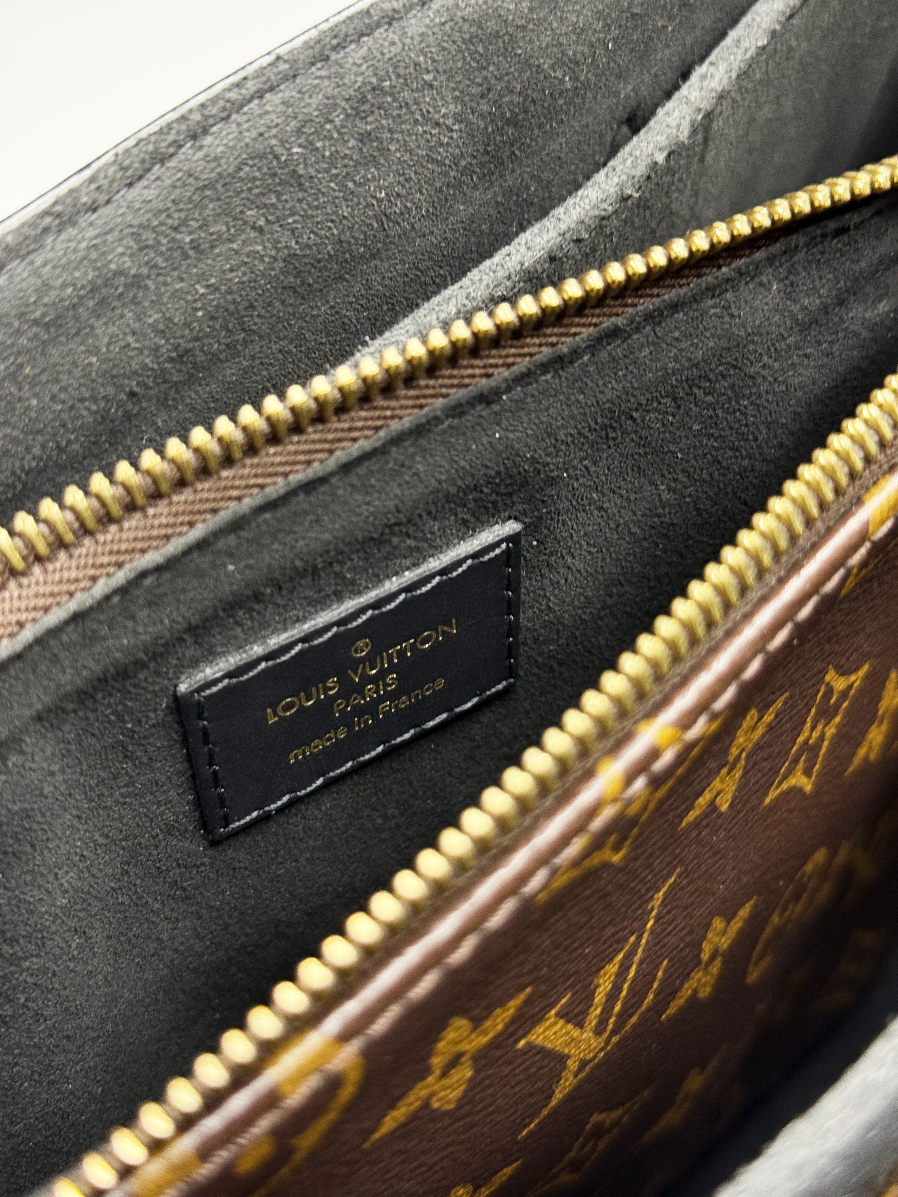 LOUIS VUITTON 
Monogram Flower Tote Black