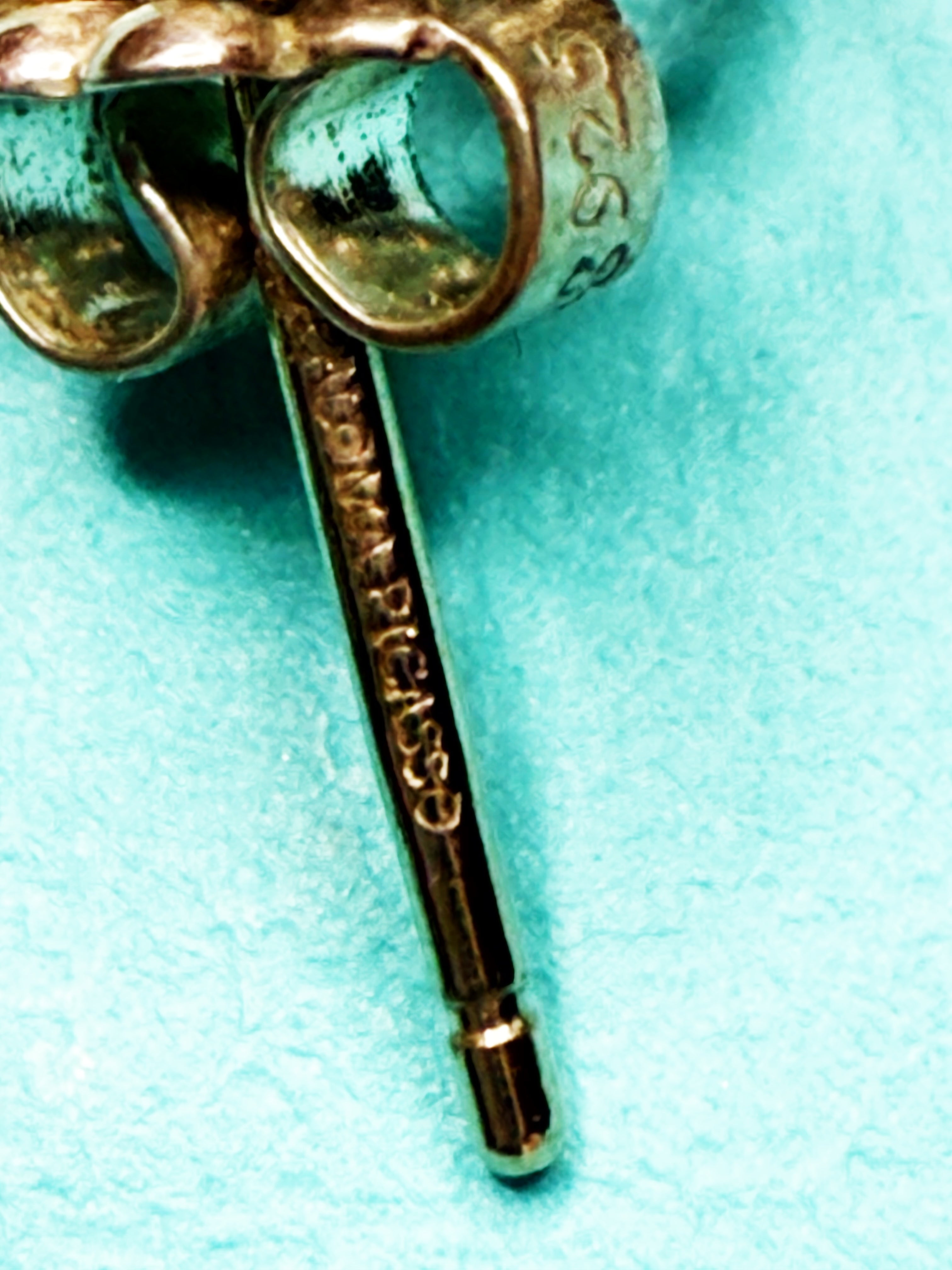 TIFFANY & CO.
Vintage Silver Heart Earrings