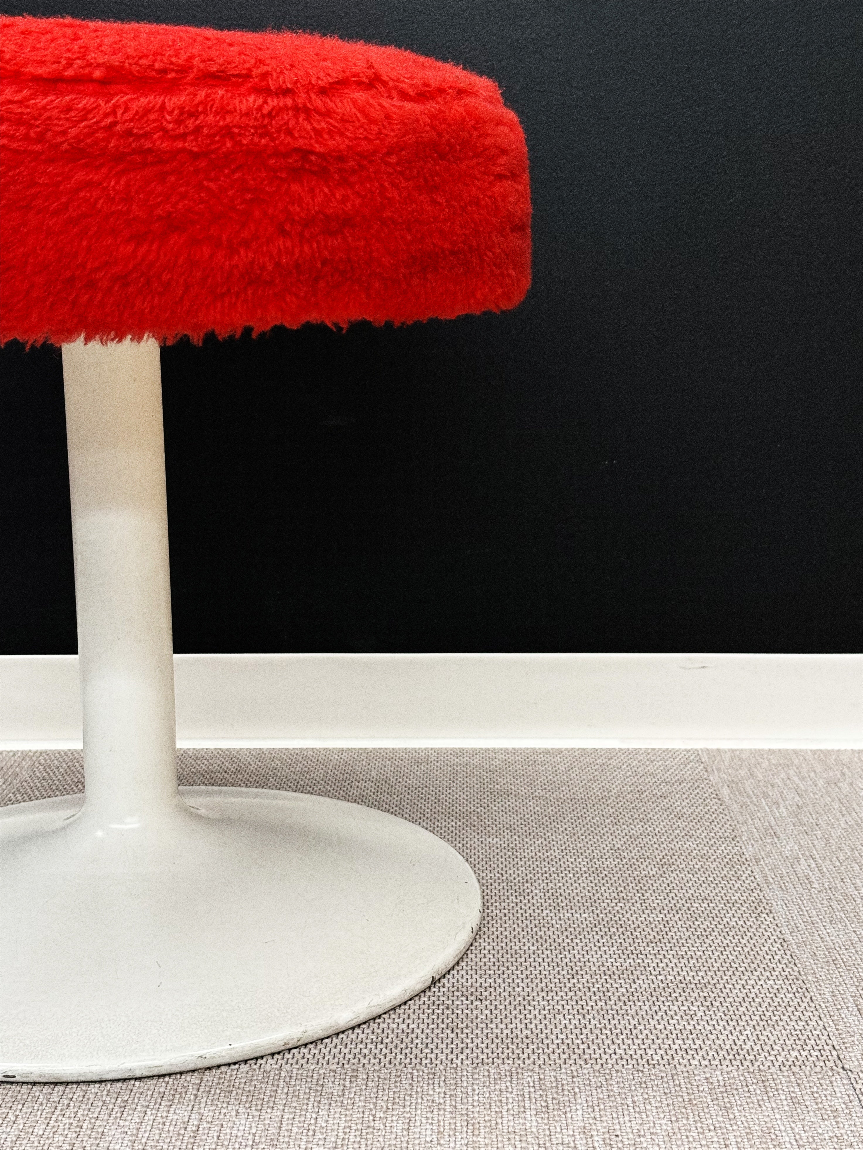 Vintage Space Age Stool – Red Faux Fur & White Tulip Base, 1970s