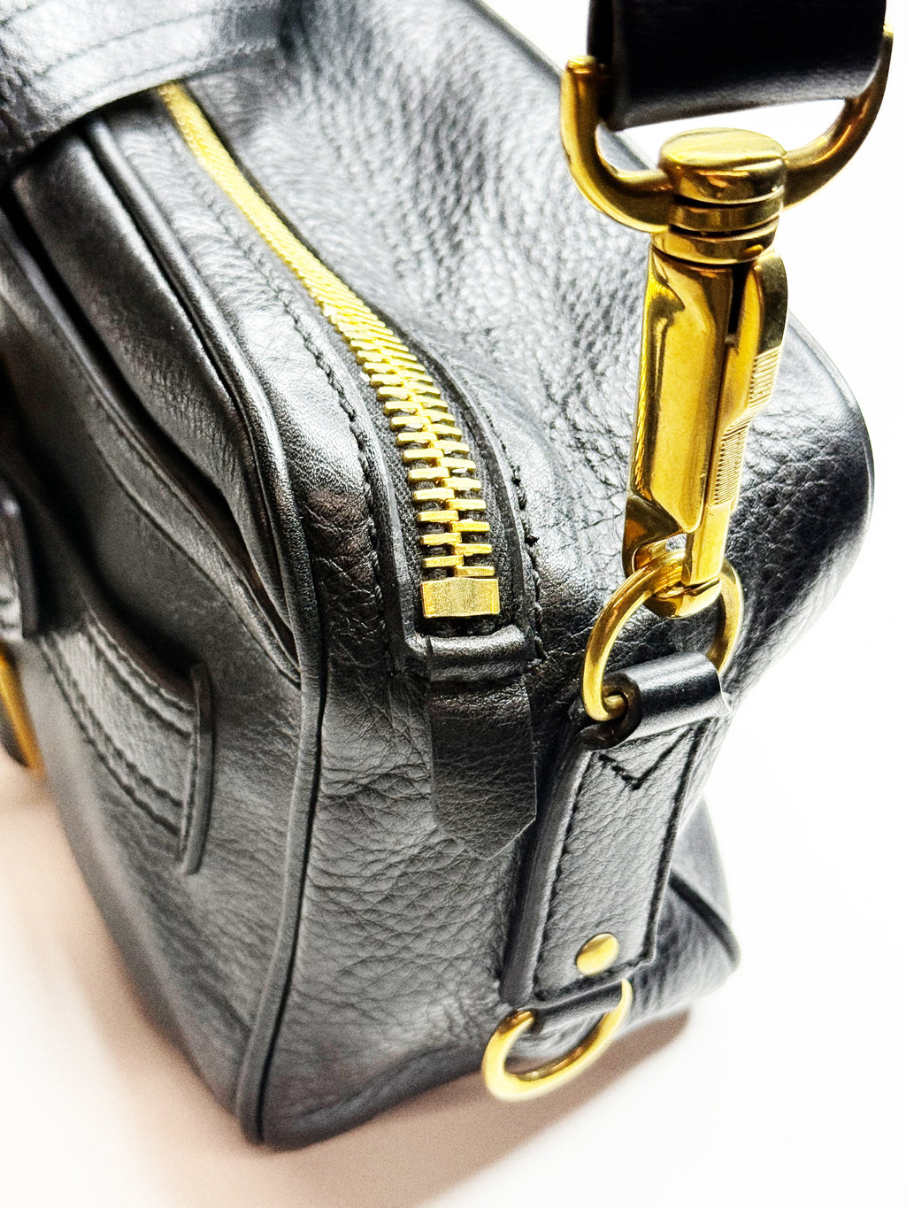 BURBERRY BLACK LEATHER BELT BAG