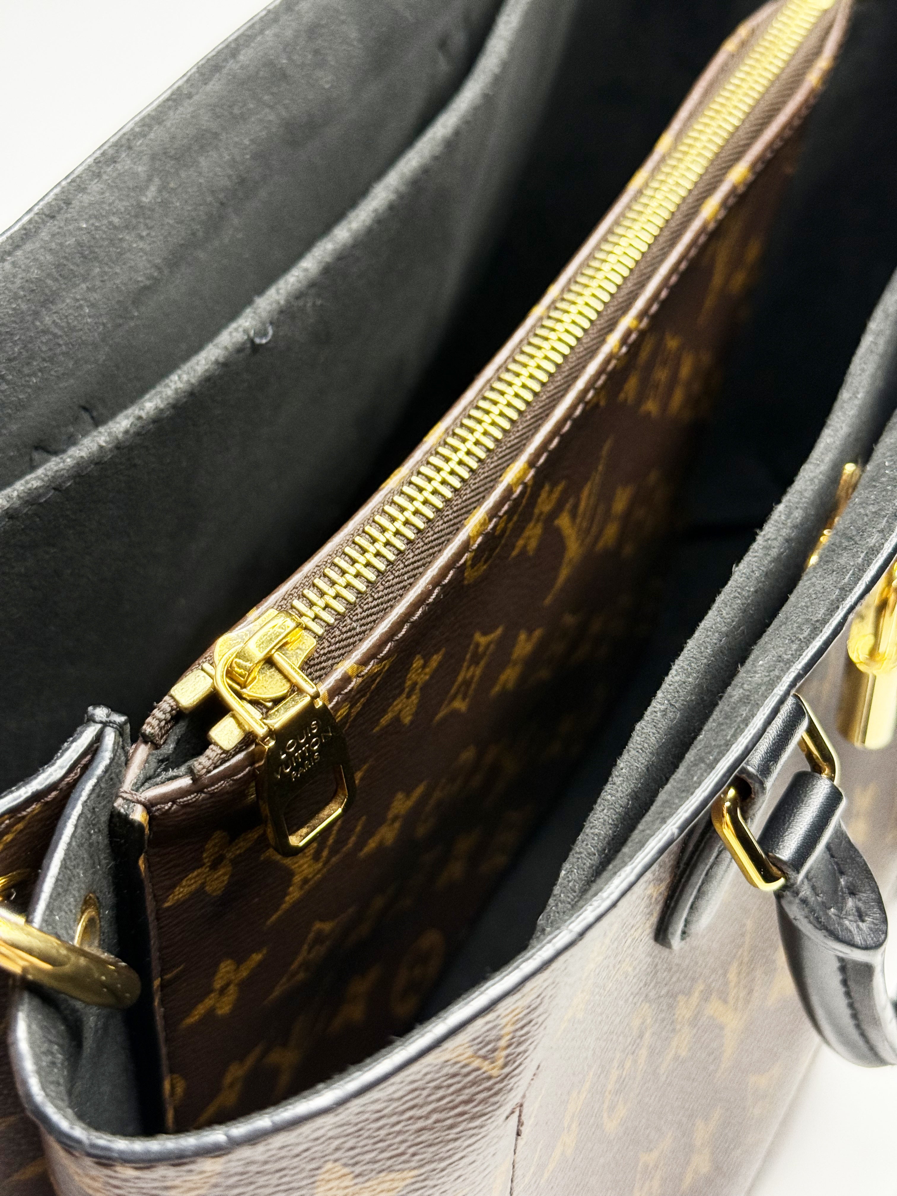 LOUIS VUITTON 
Monogram Flower Tote Black