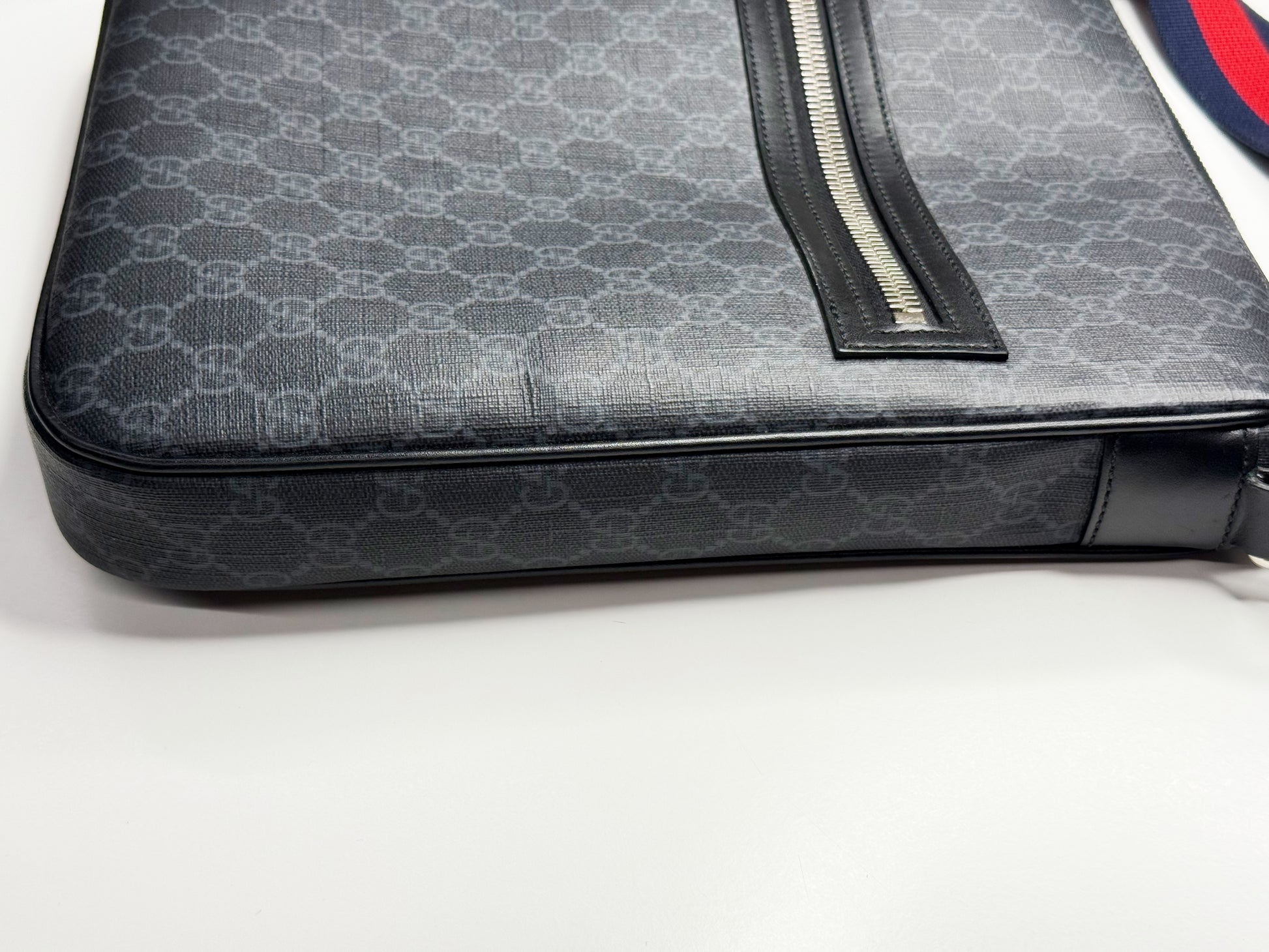 Gucci GG Black Medium Messenger Bag