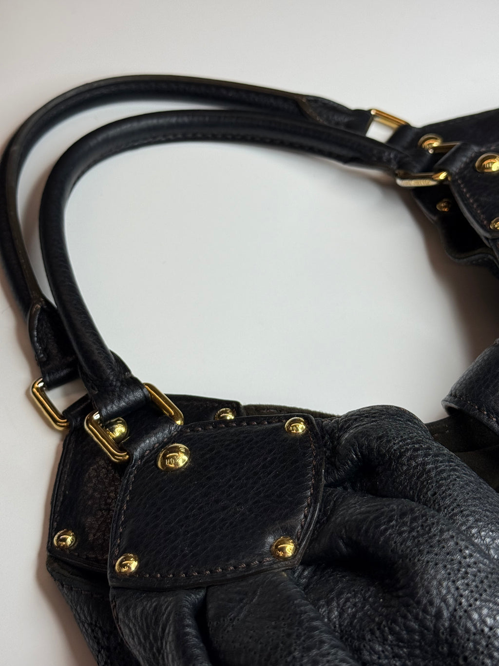 Louis Vuitton Mahina L Hobo Bag in Black Leather