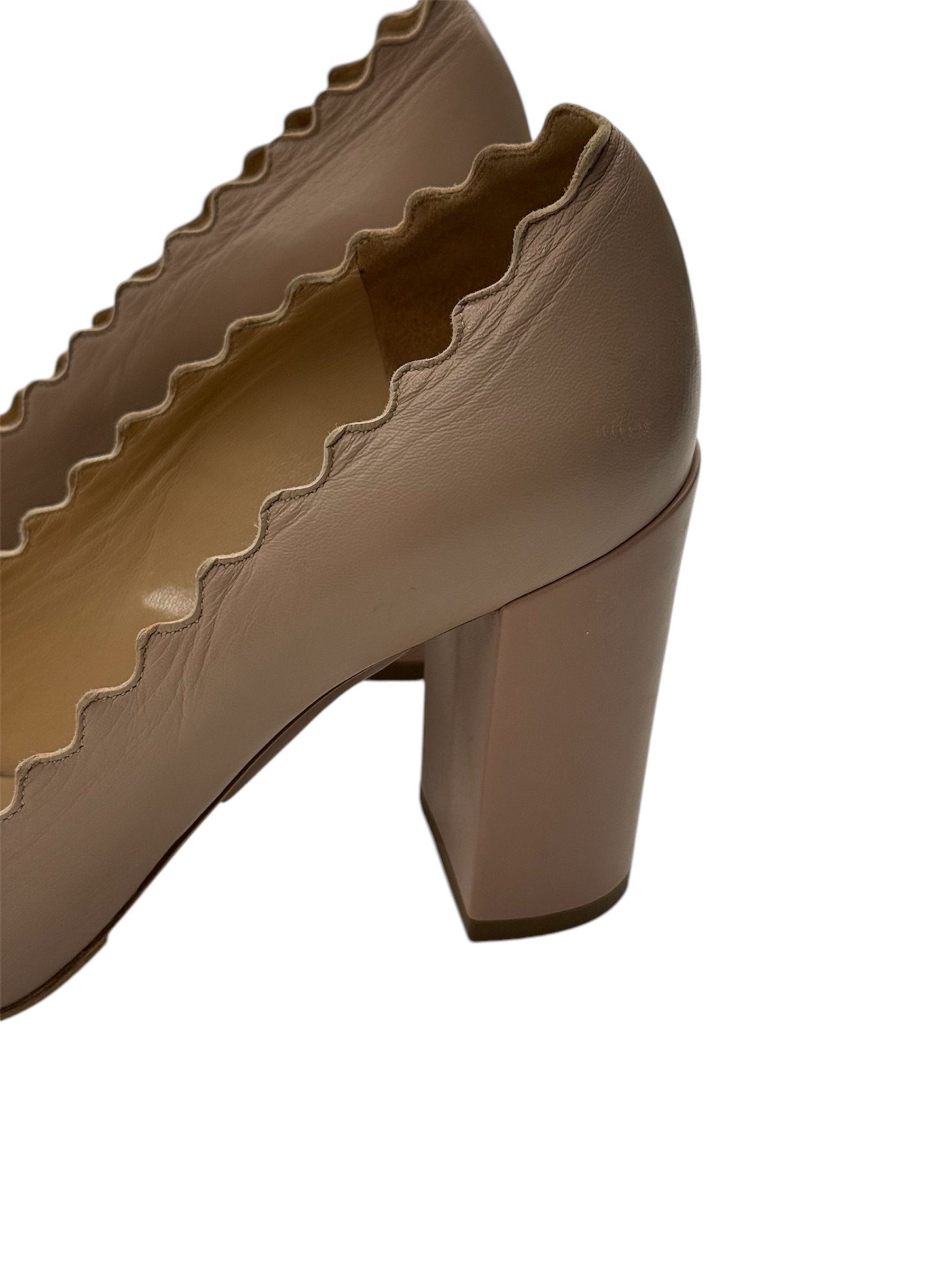 Chloé Scalloped Leather Pumps