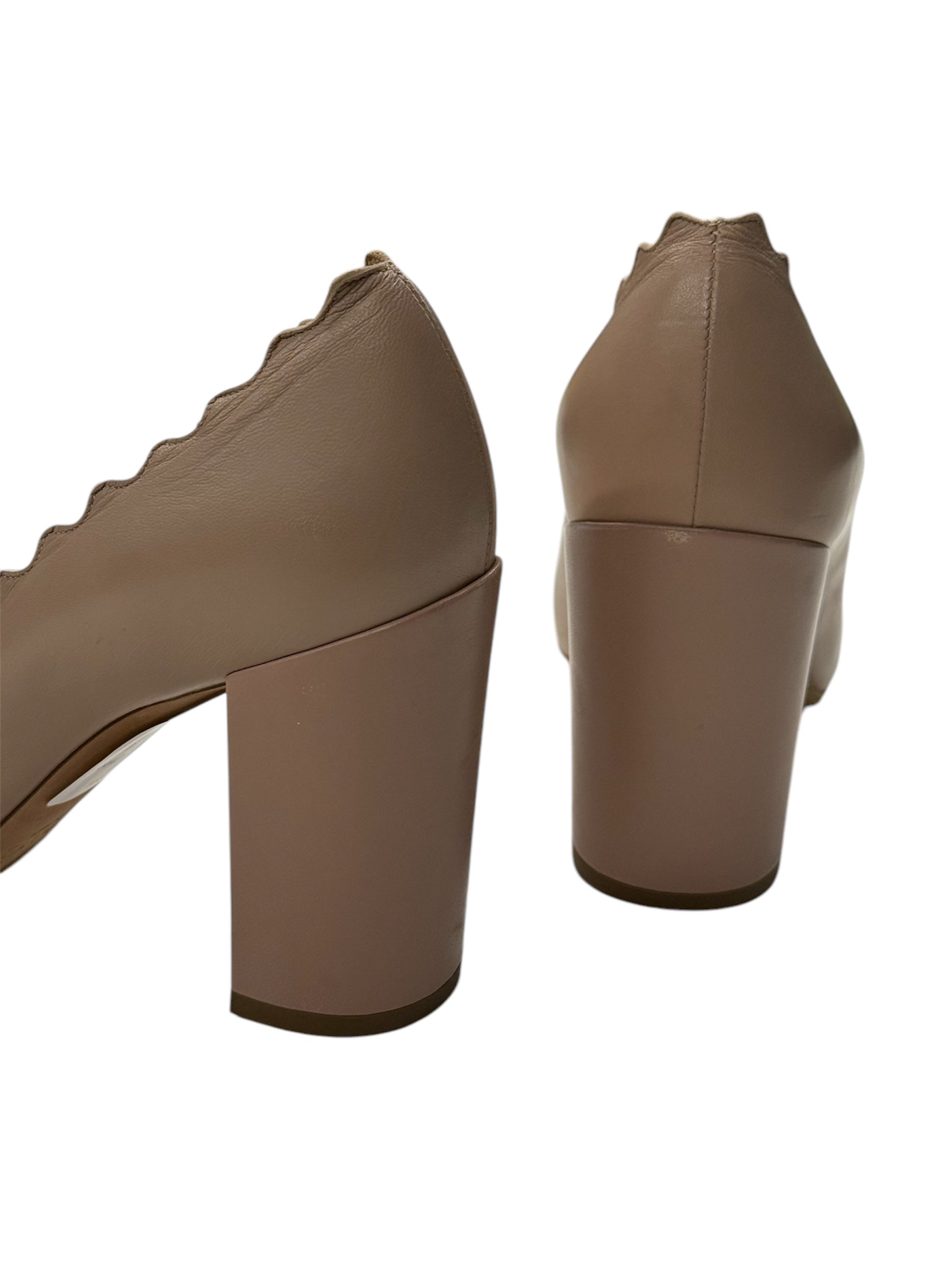 Chloé Scalloped Leather Pumps