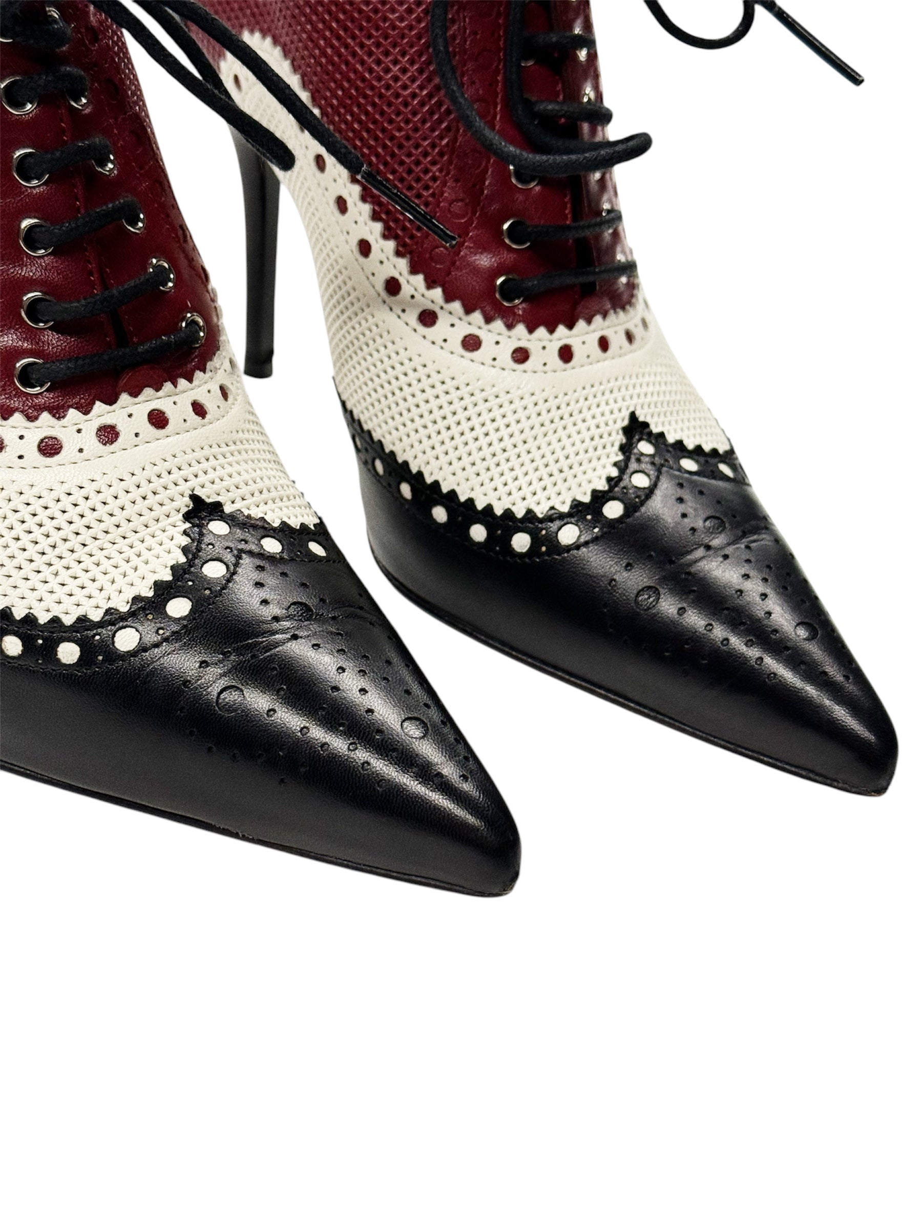 GUCCI Lace-Up Oxford Heels