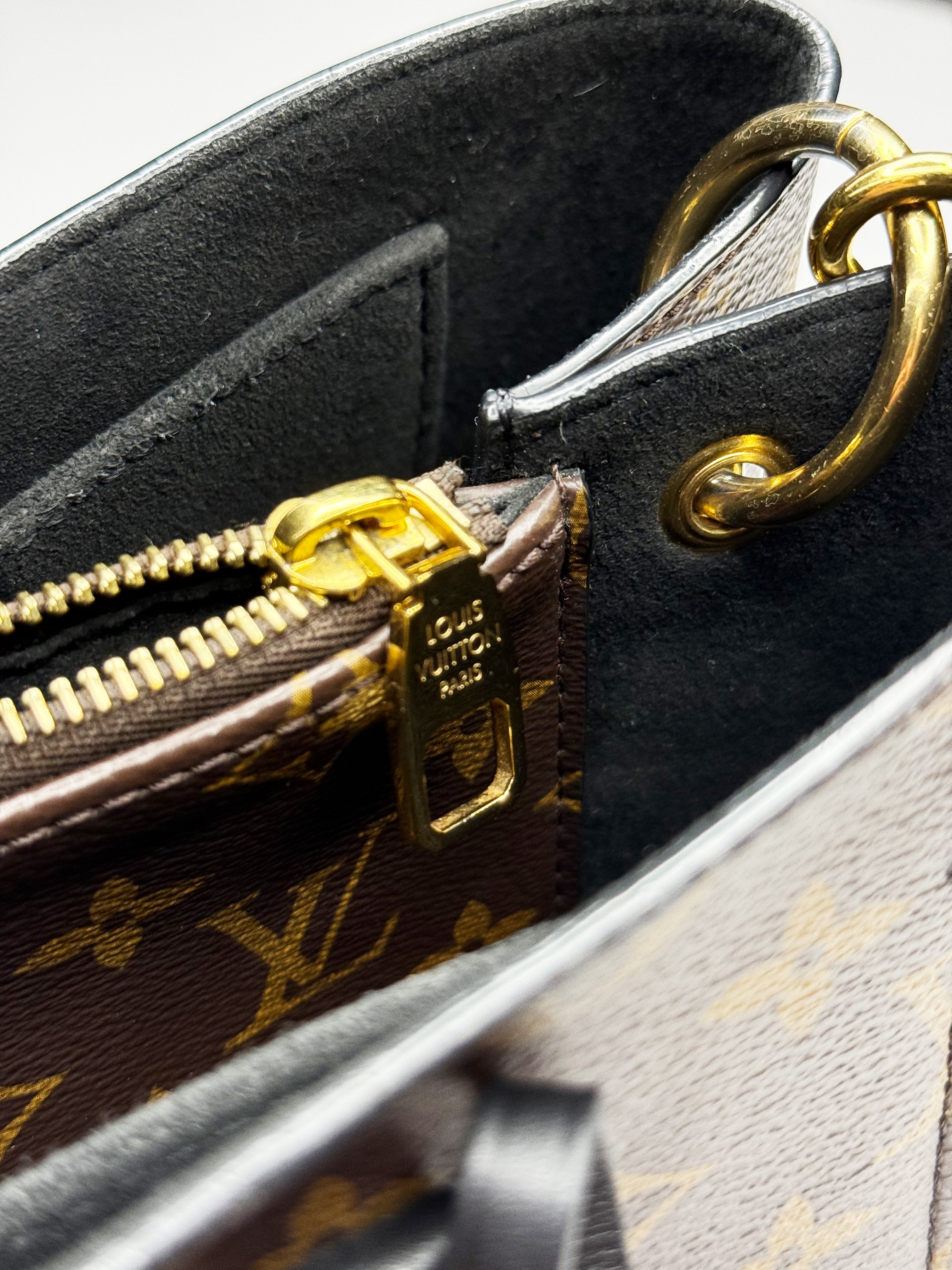 LOUIS VUITTON 
Monogram Flower Tote Black