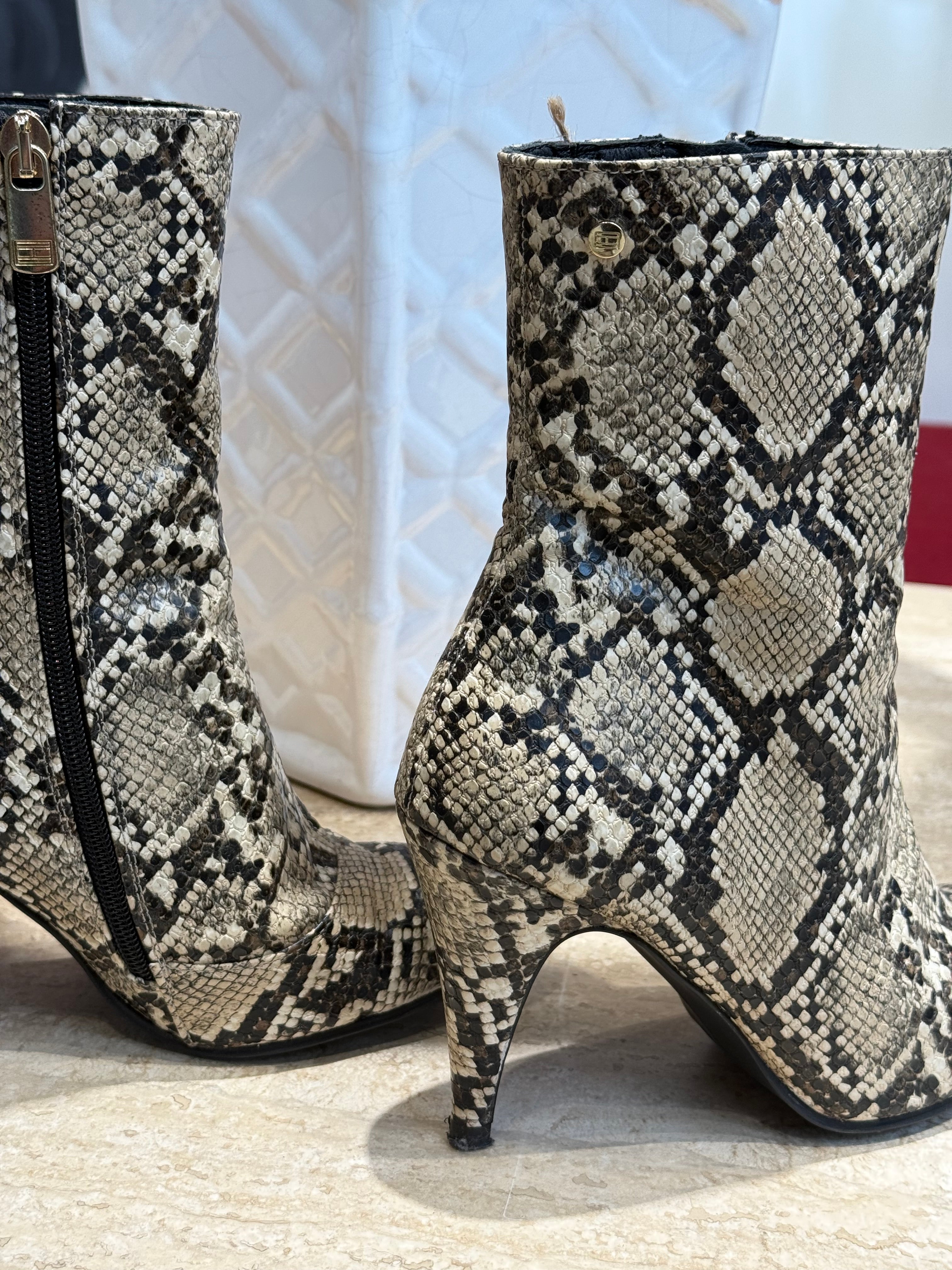 Tommy Hilfiger Snake-Print Ankle Boots