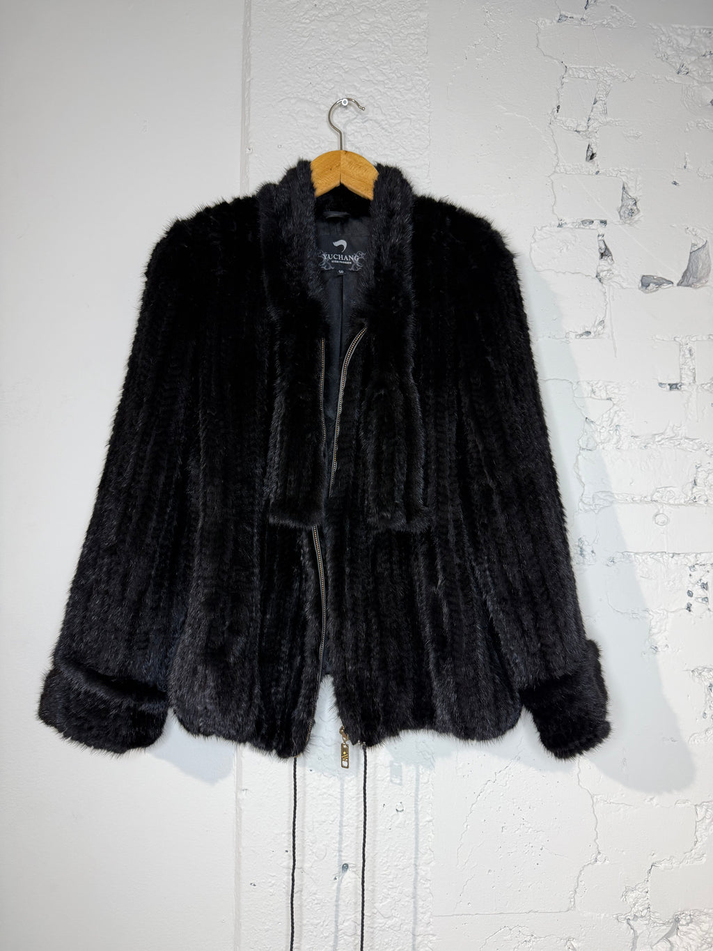 Yuchang High Fashion Black Fur Jacket - M