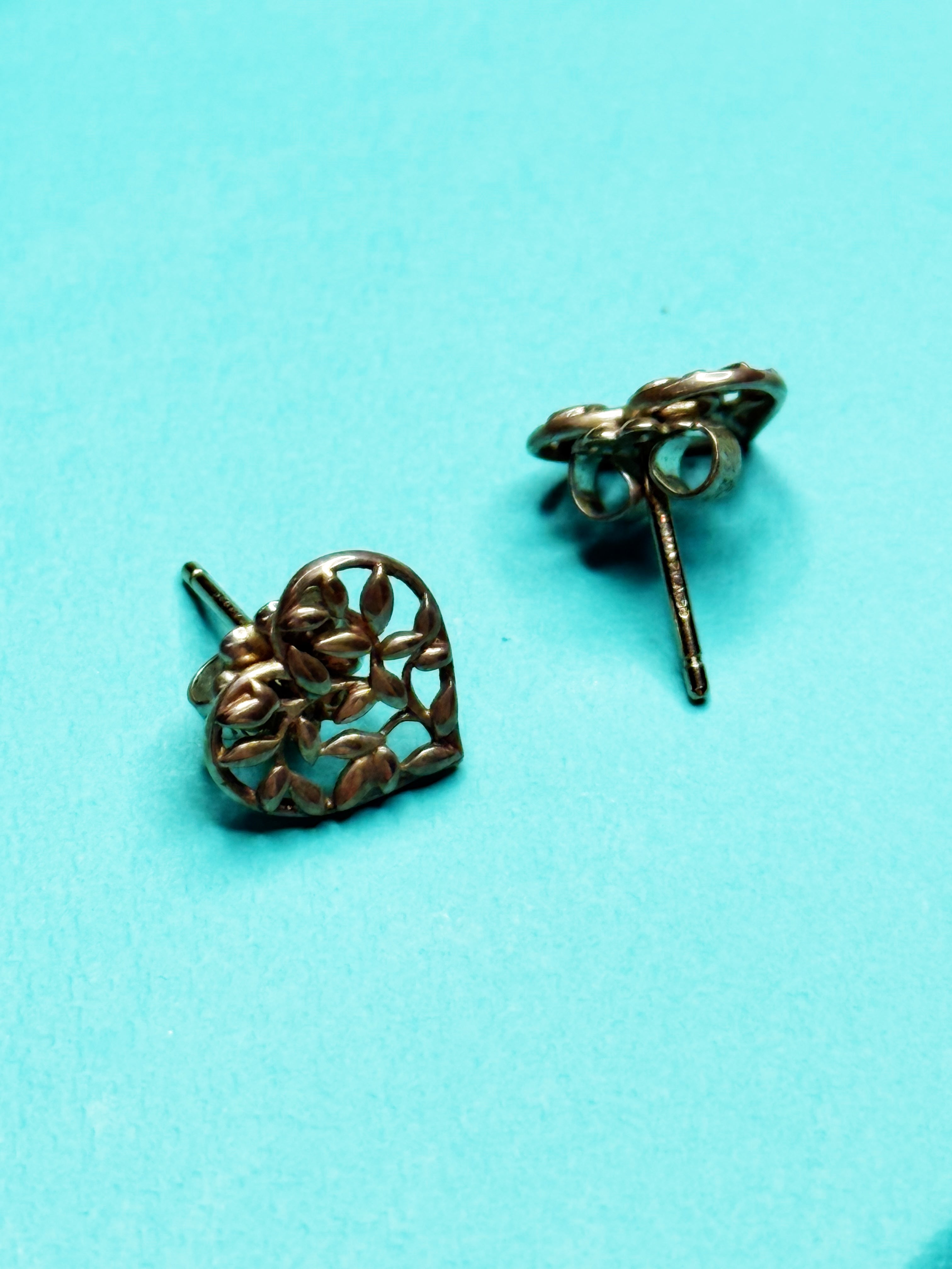 TIFFANY & CO.
Vintage Silver Heart Earrings