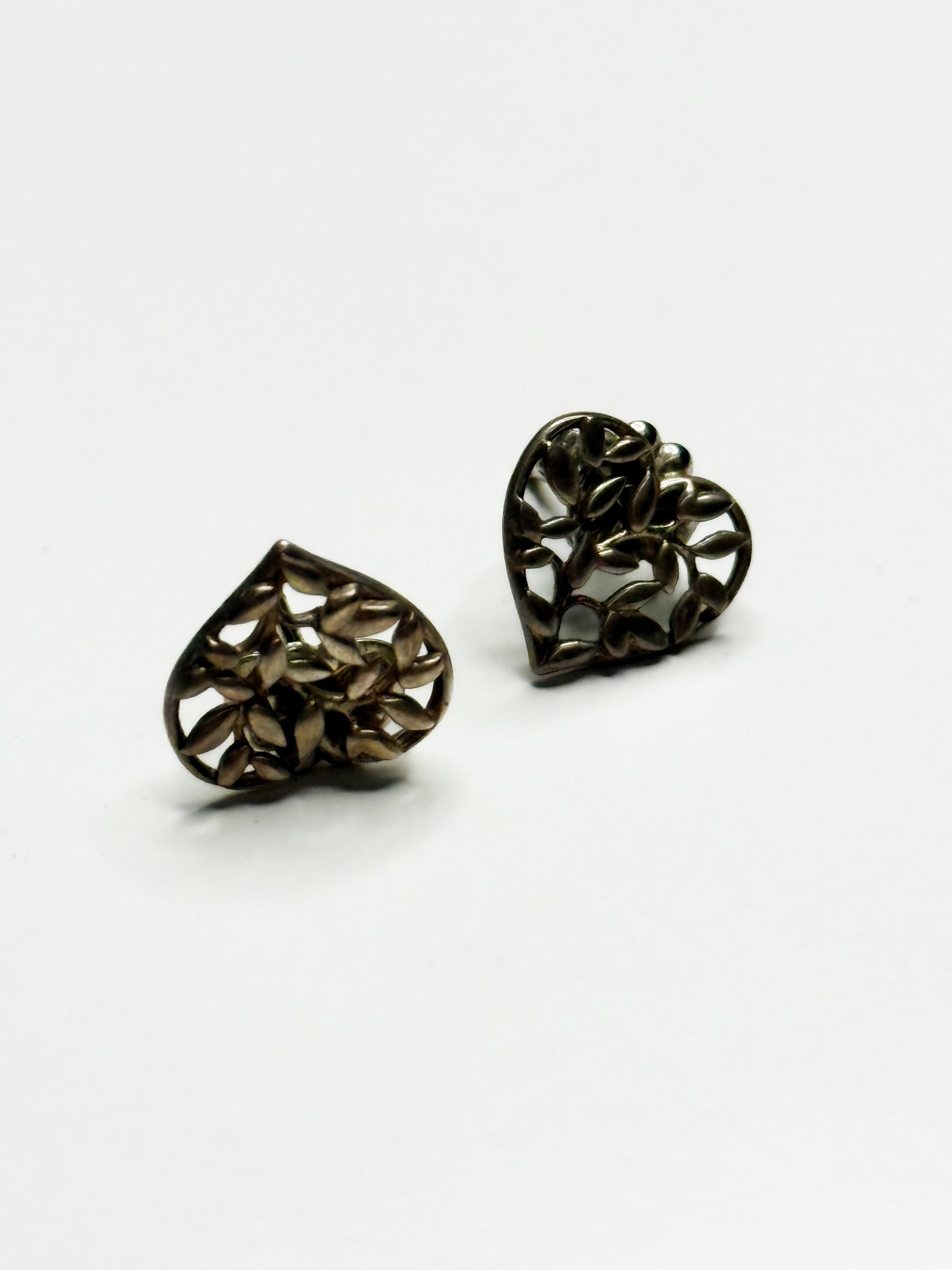 TIFFANY & CO.
Vintage Silver Heart Earrings