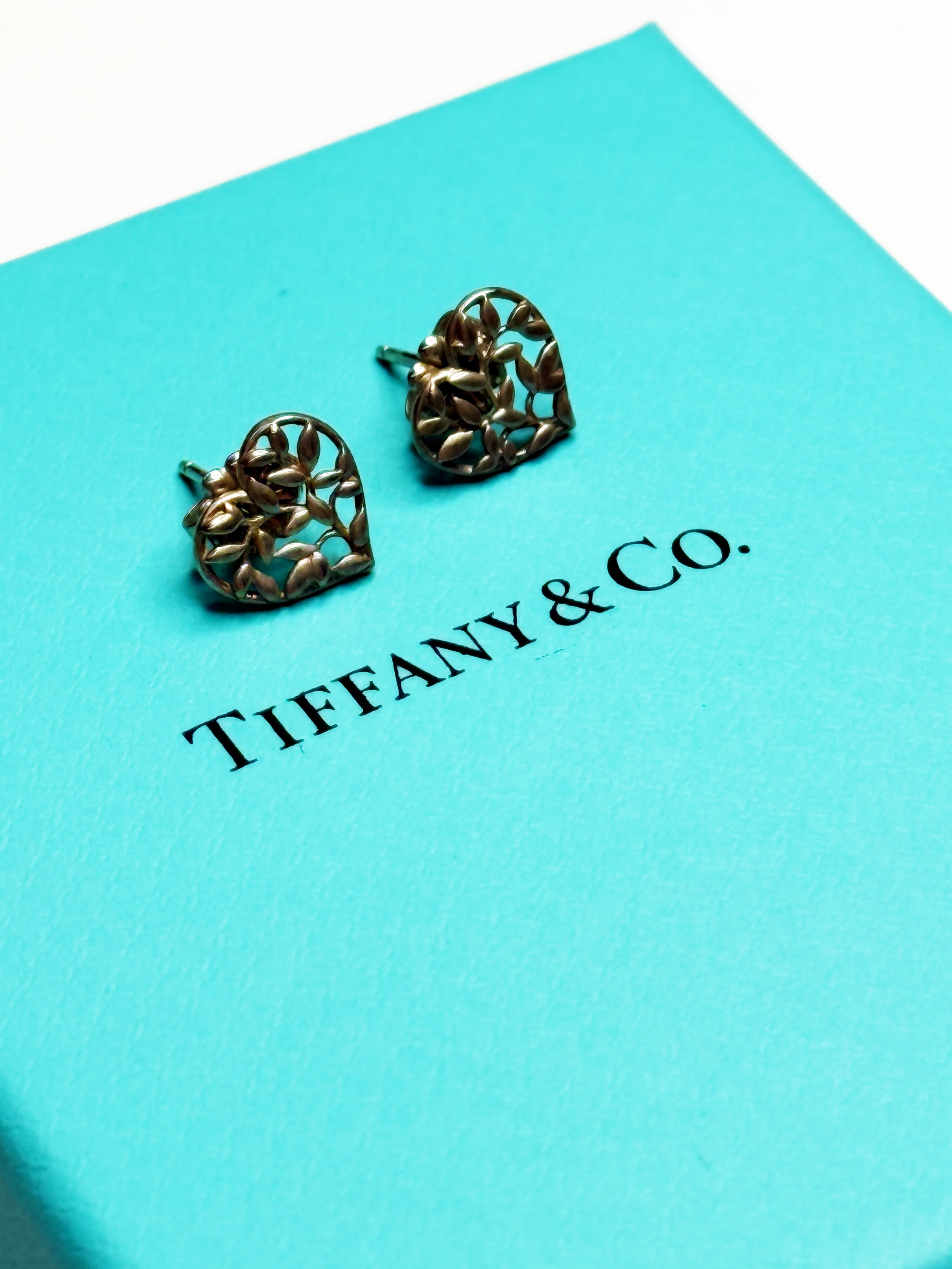 TIFFANY & CO.
Vintage Silver Heart Earrings