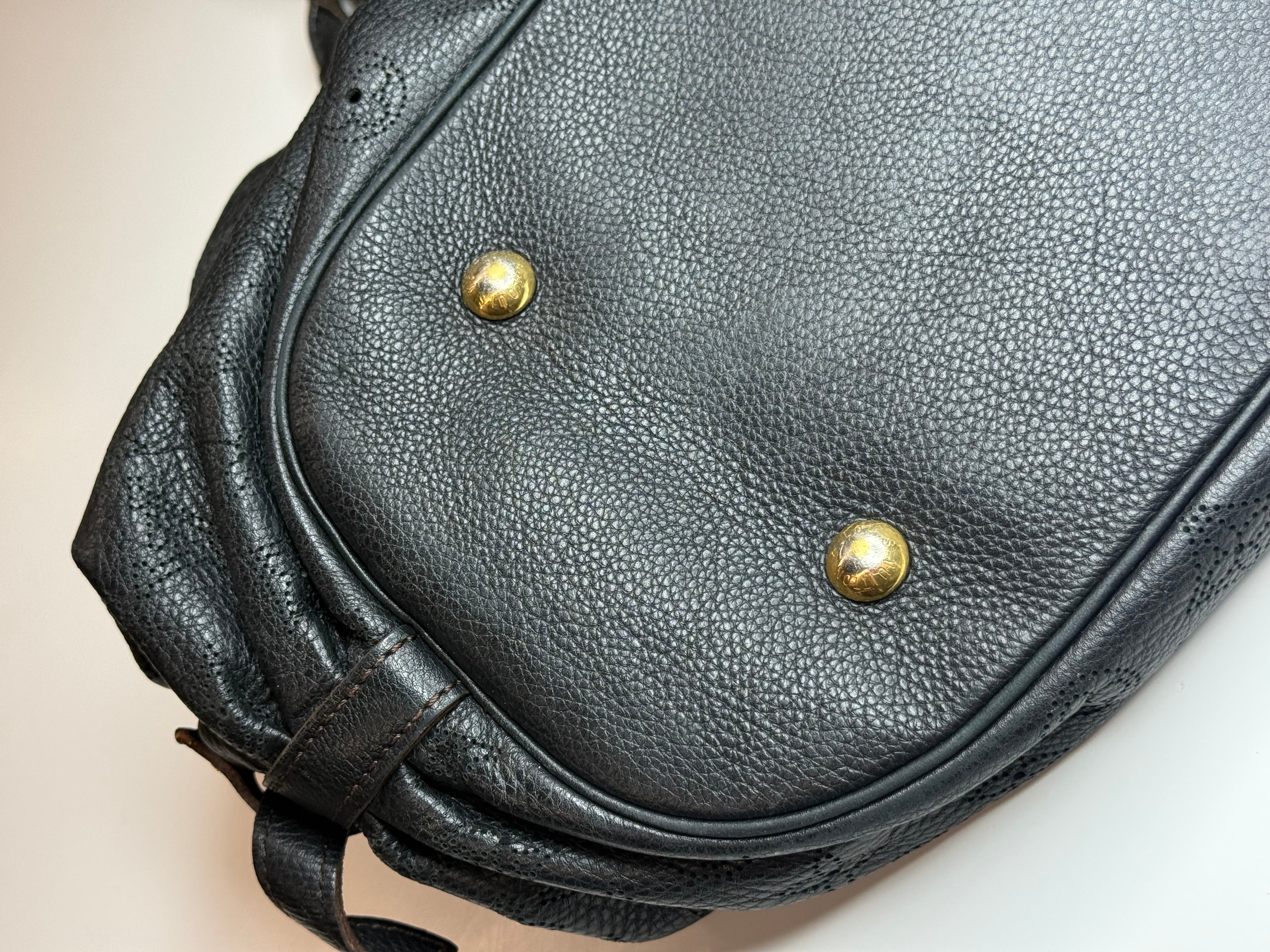 Louis Vuitton Mahina L Hobo Bag in Black Leather