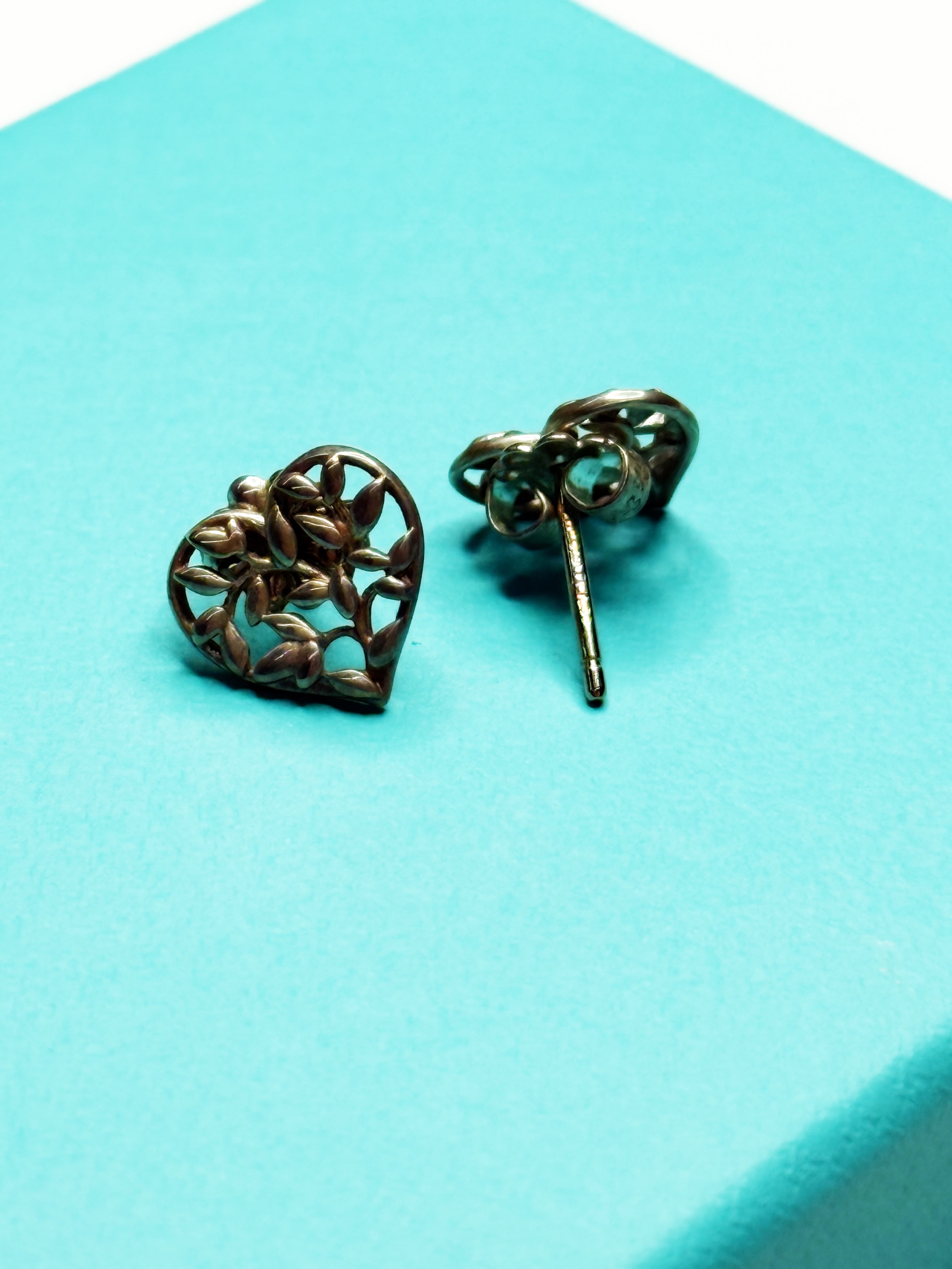 TIFFANY & CO.
Vintage Silver Heart Earrings