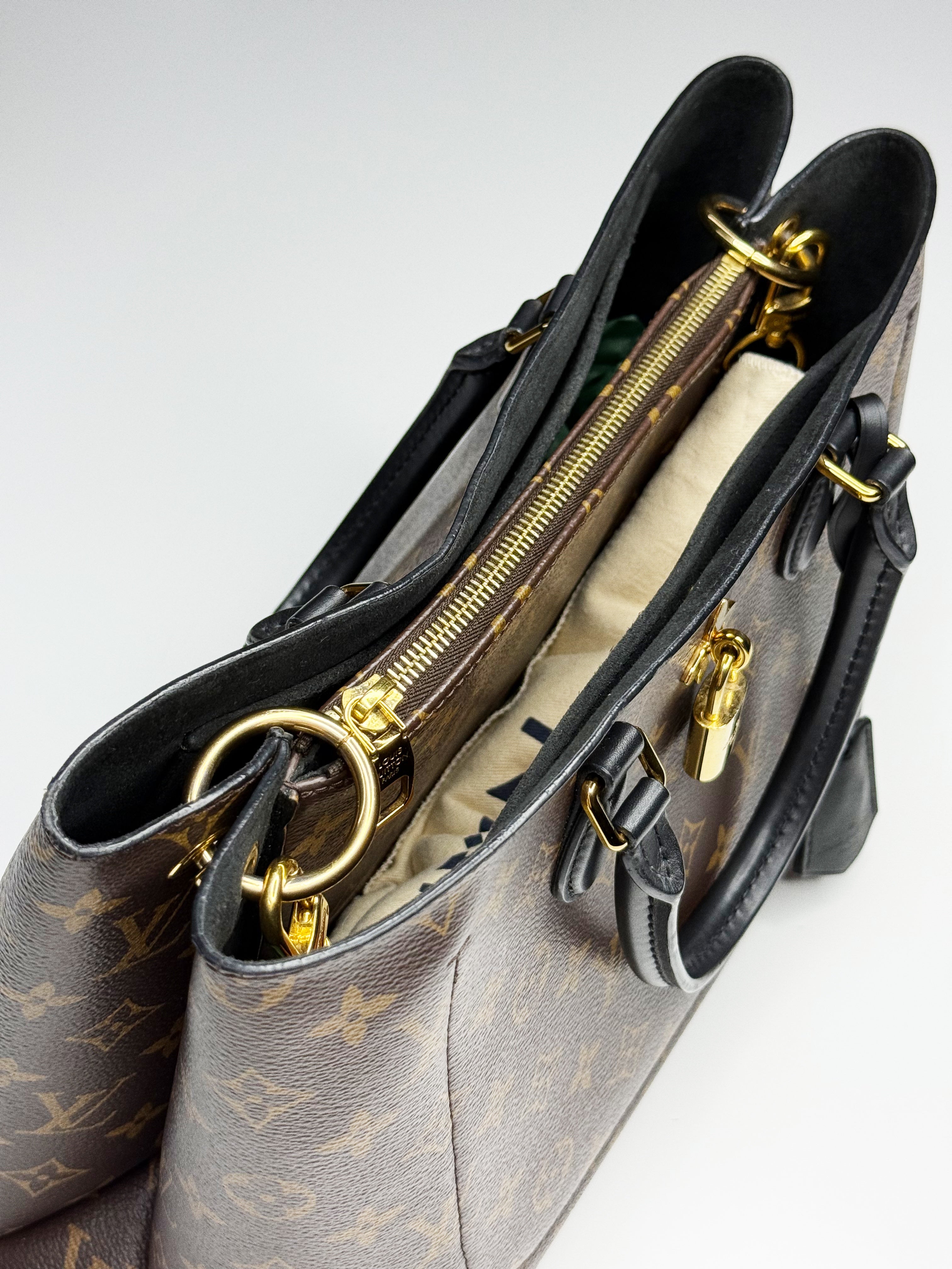 LOUIS VUITTON 
Monogram Flower Tote Black