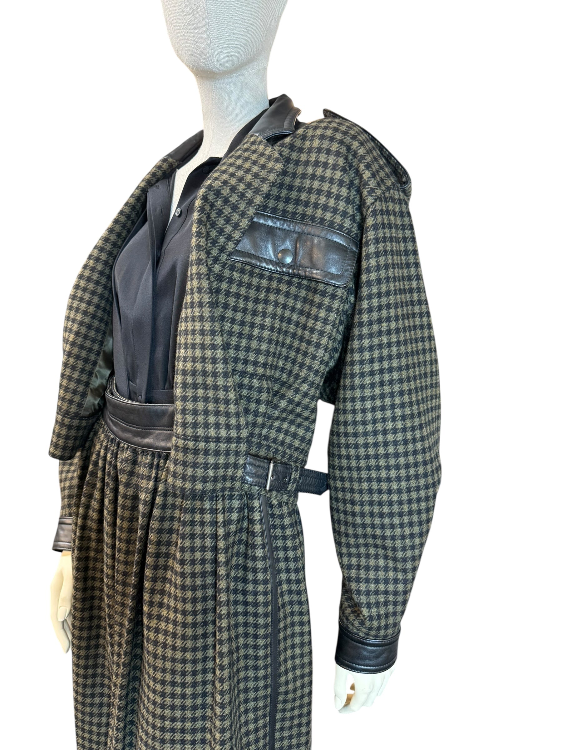 ESCADA VINTAGE WOOL-CASHMERE SET – JACKET & SKIRT – MADE IN WESTERN GERMANY – SIZE 38/40